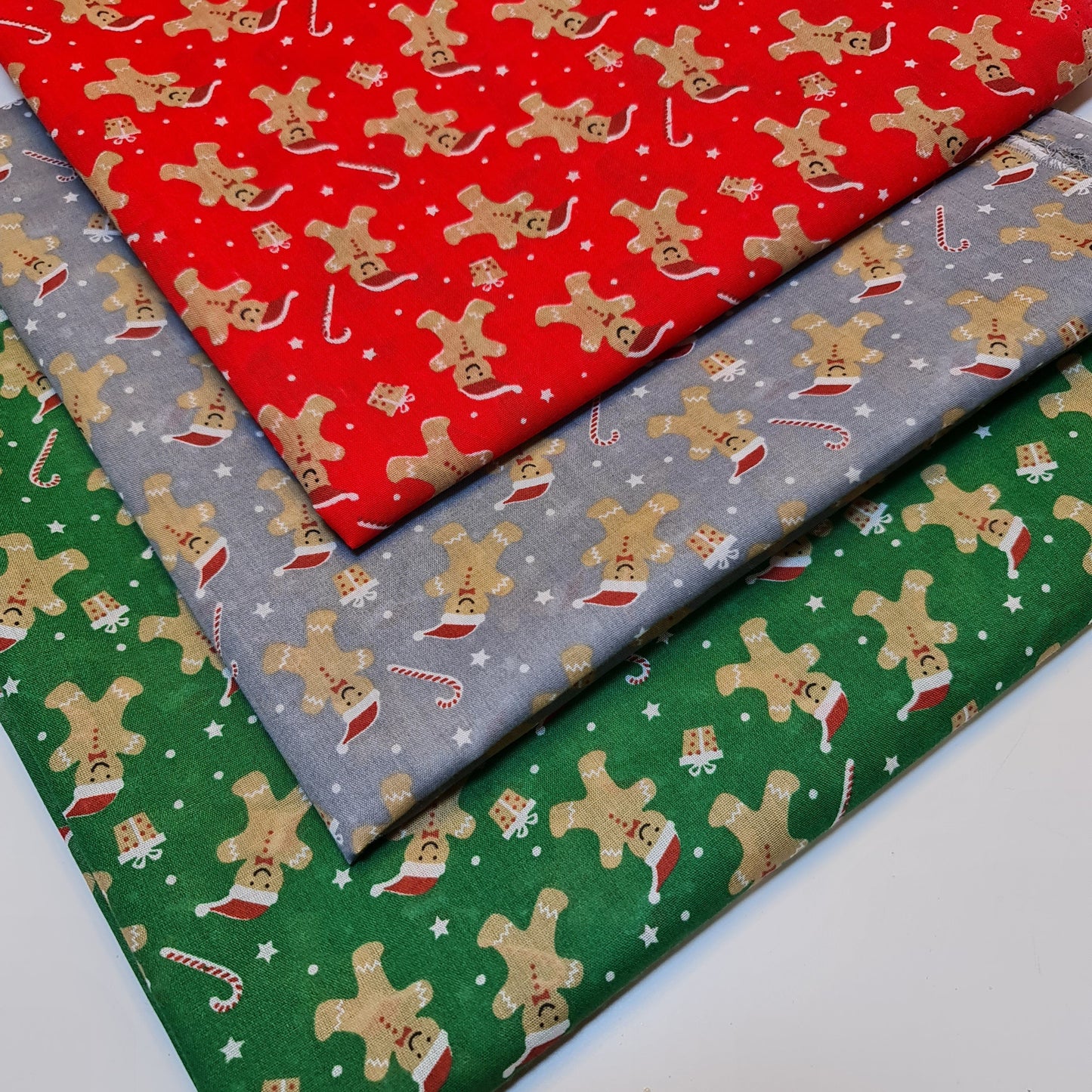 Christmas Festive Polycotton Print Fabric – 44" Wide Craft & Dressmaking Material by the Metre