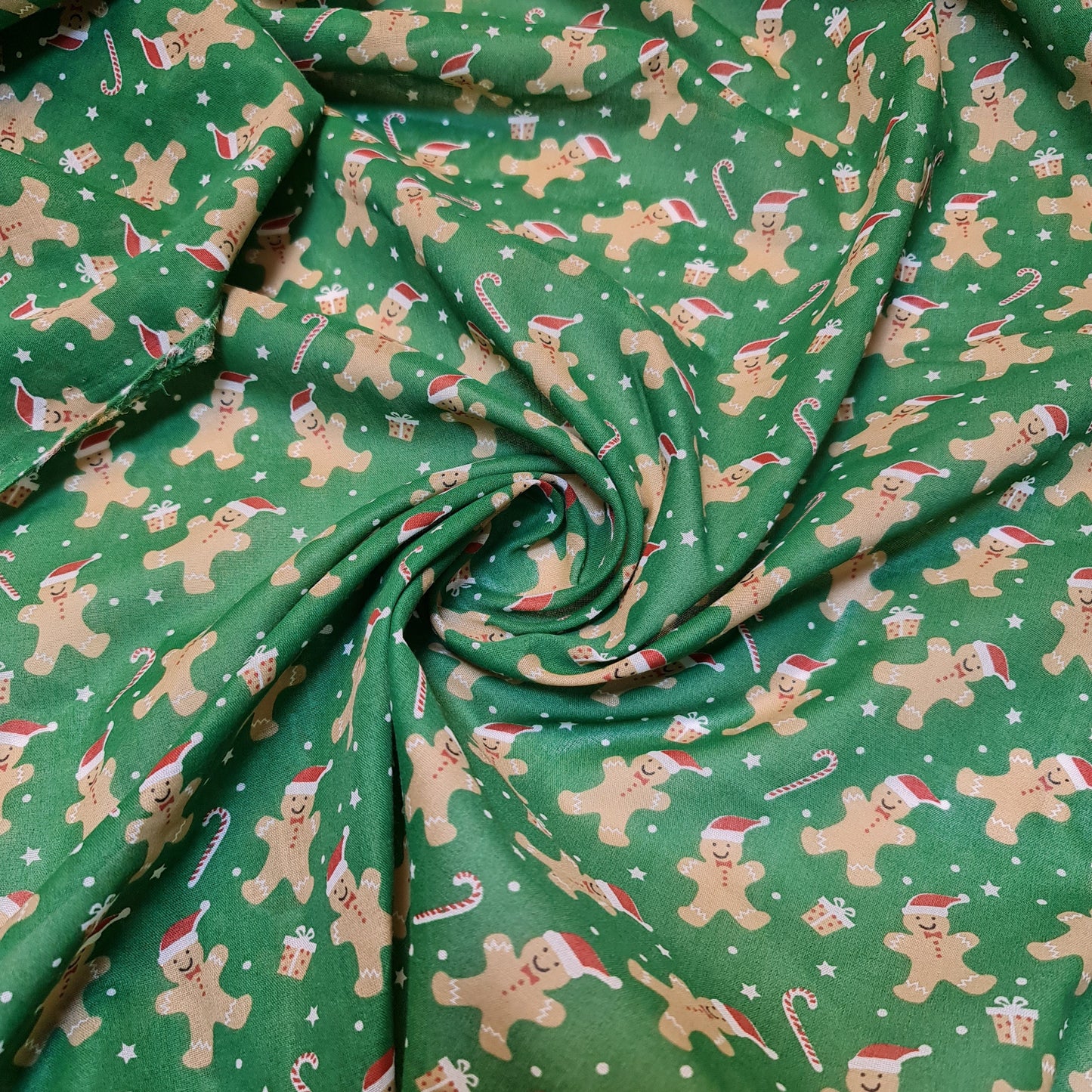 Christmas Festive Polycotton Print Fabric – 44" Wide Craft & Dressmaking Material by the Metre