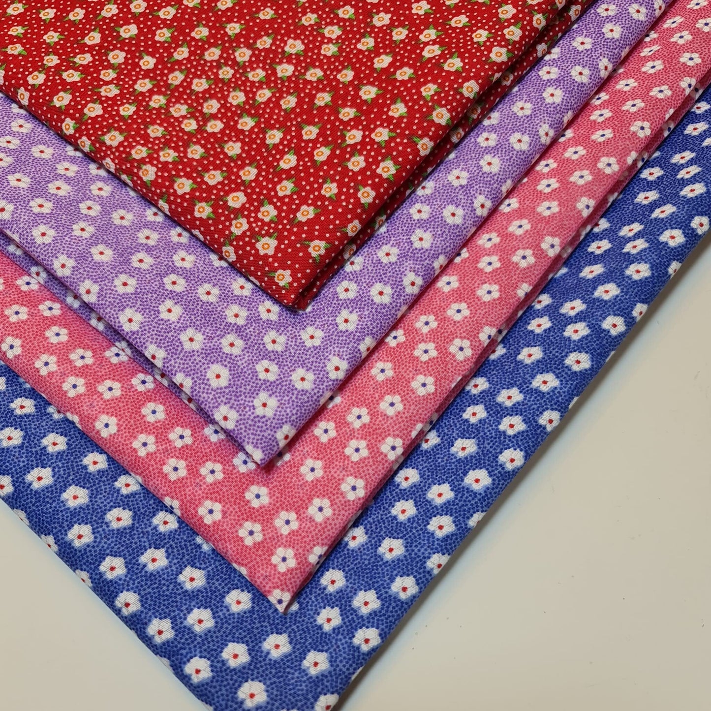 Printed Polycotton Fabric – 44" Wide – Floral, Animal, Nautical, Stars, Stripes, Fruit & Seasonal Craft Material by the Metre