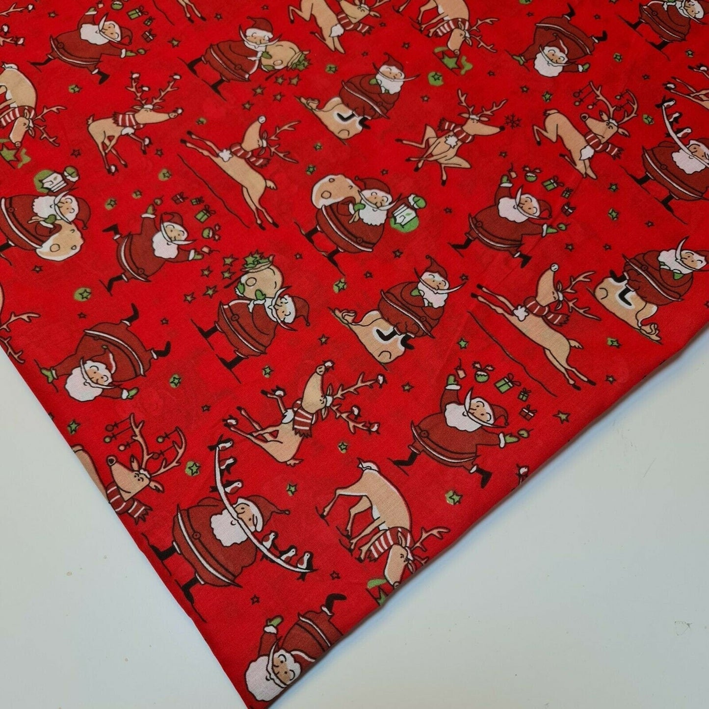 Christmas Festive Polycotton Print Fabric – 44" Wide Craft & Dressmaking Material by the Metre