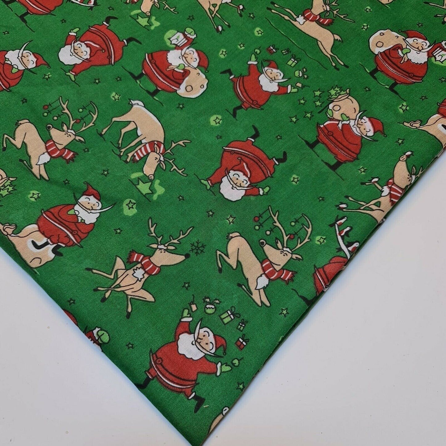 Christmas Festive Polycotton Print Fabric – 44" Wide Craft & Dressmaking Material by the Metre