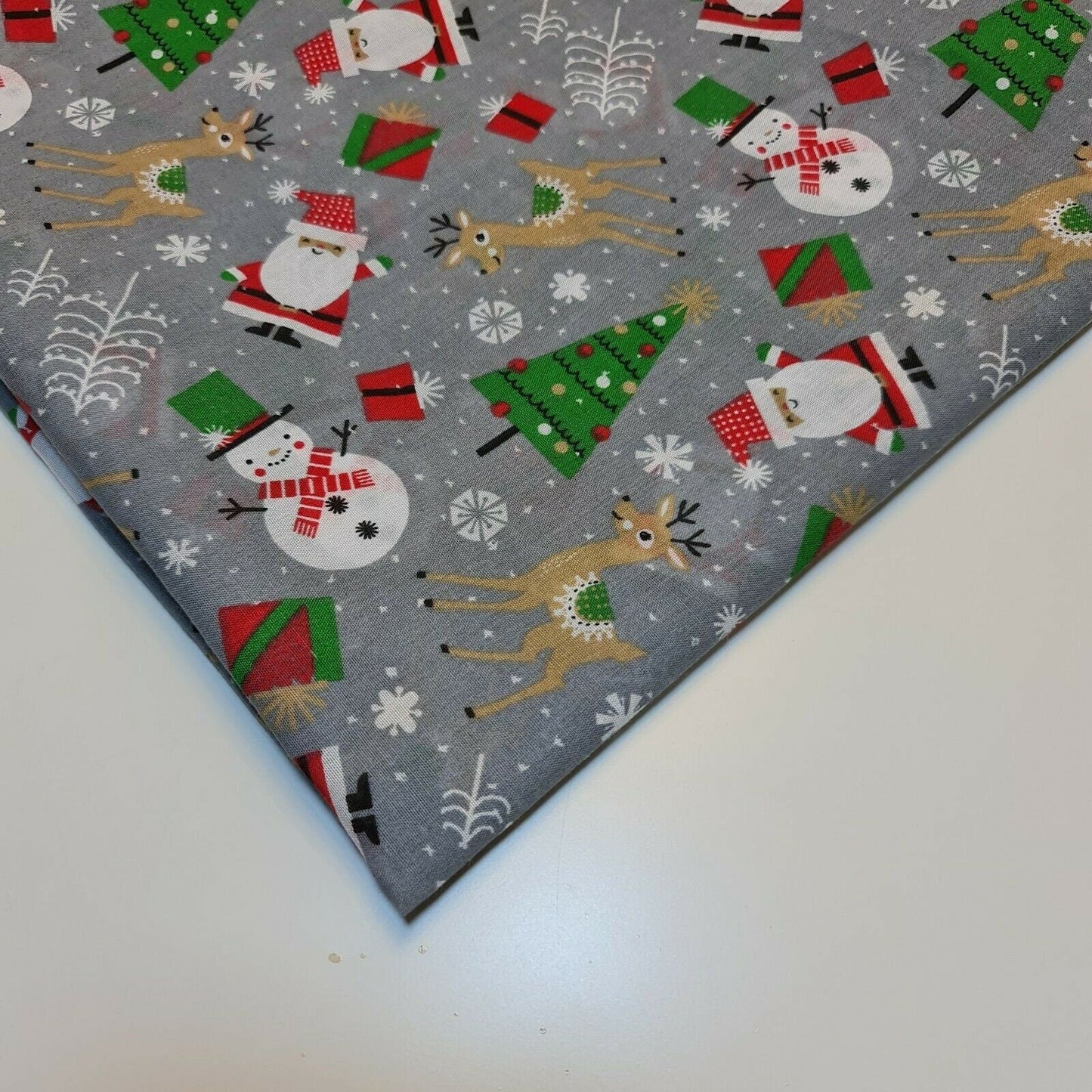Christmas Festive Polycotton Print Fabric – 44" Wide Craft & Dressmaking Material by the Metre