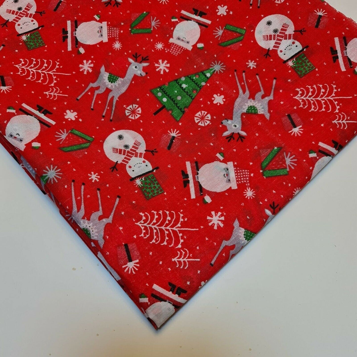 Christmas Festive Polycotton Print Fabric – 44" Wide Craft & Dressmaking Material by the Metre