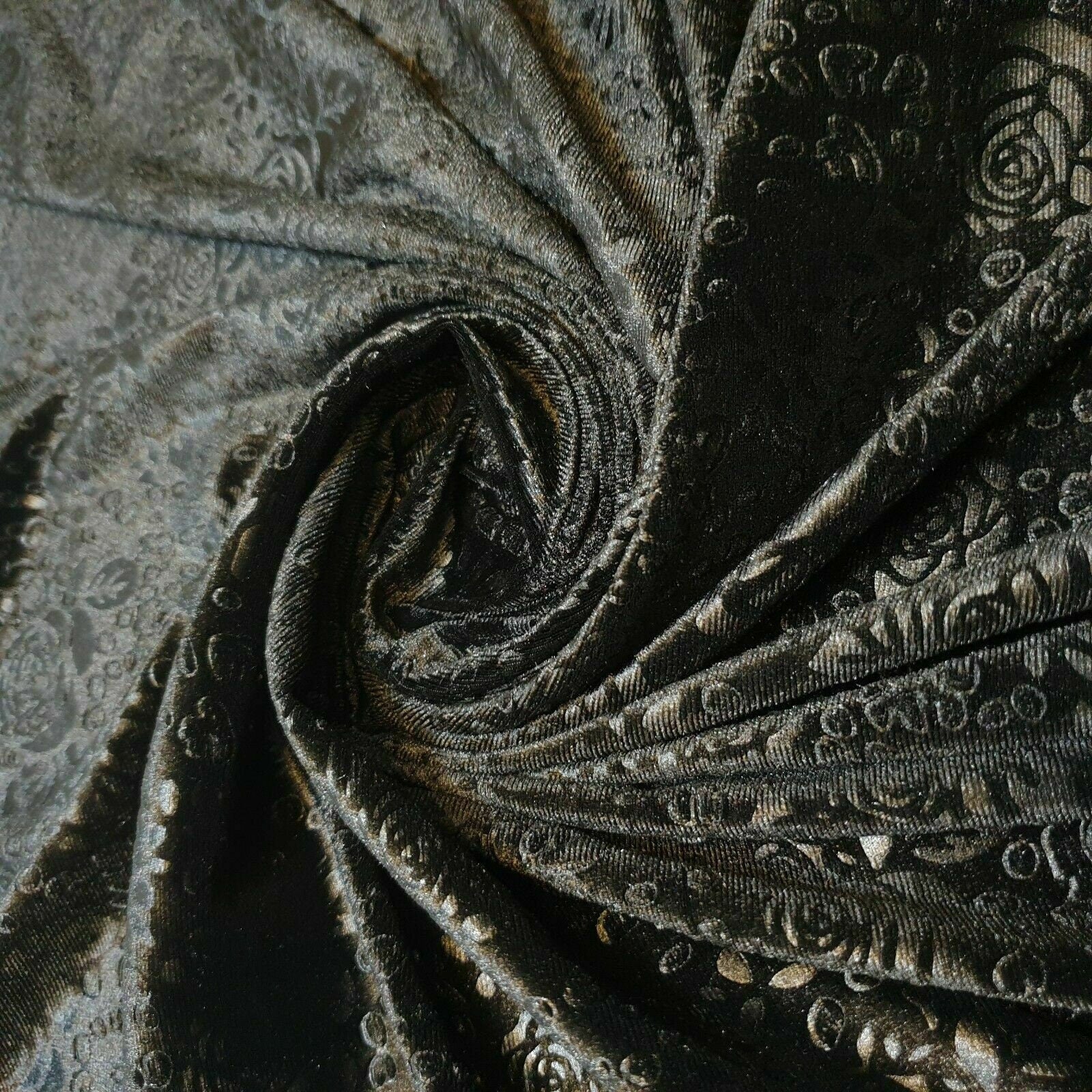 Roses Floral Embossed Stretch Velvet Velour Fabric – 58