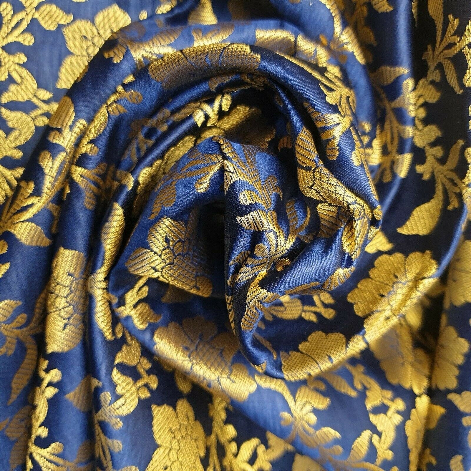 Indian Banarasi Brocade Fabric – Ornamental Floral Gold Metallic Print, 44