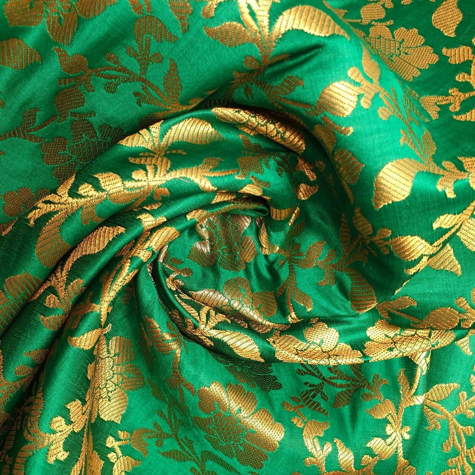 Indian Banarasi Brocade Fabric – Ornamental Floral Gold Metallic Print, 44