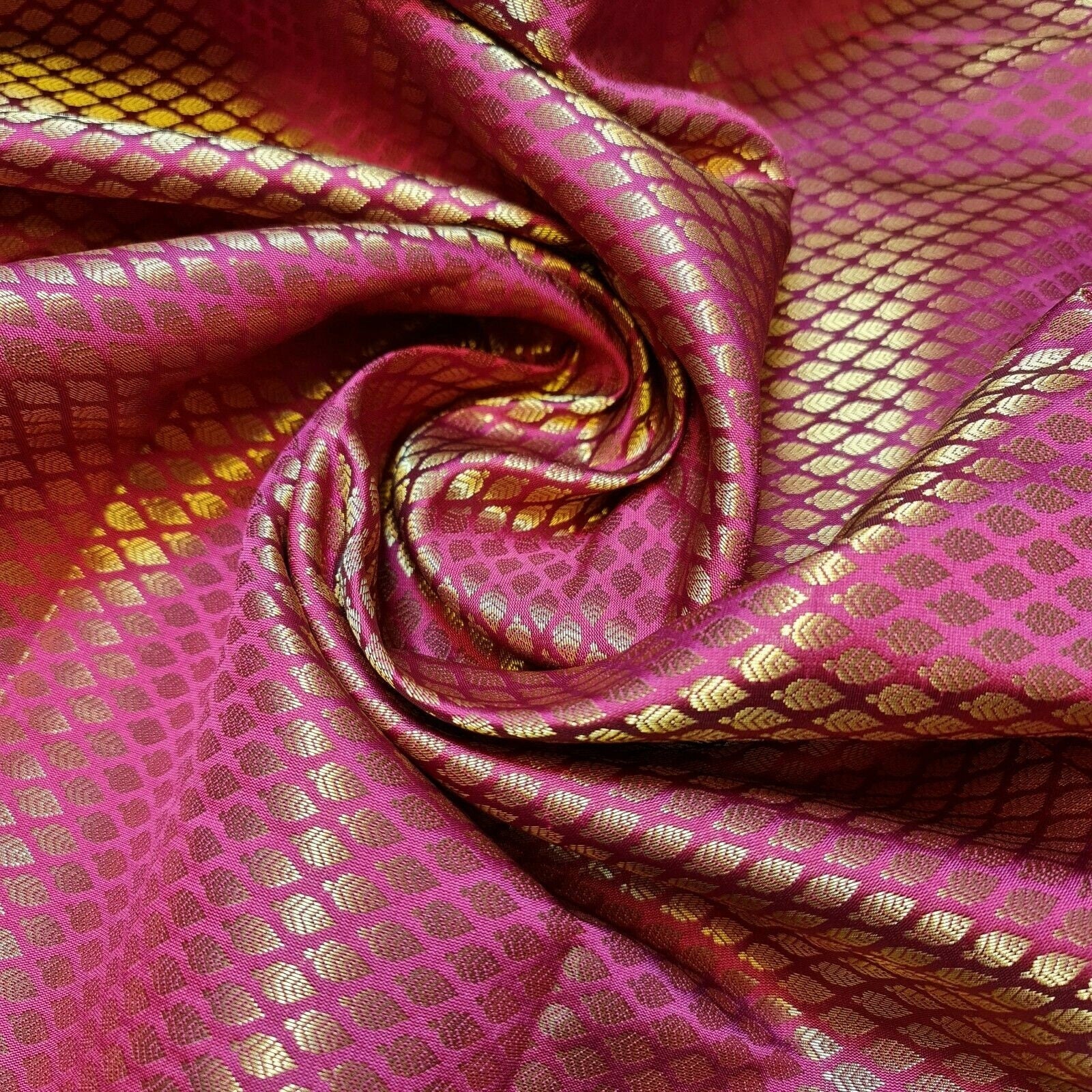 Ditsy Gold Leaf Print Brocade – 44