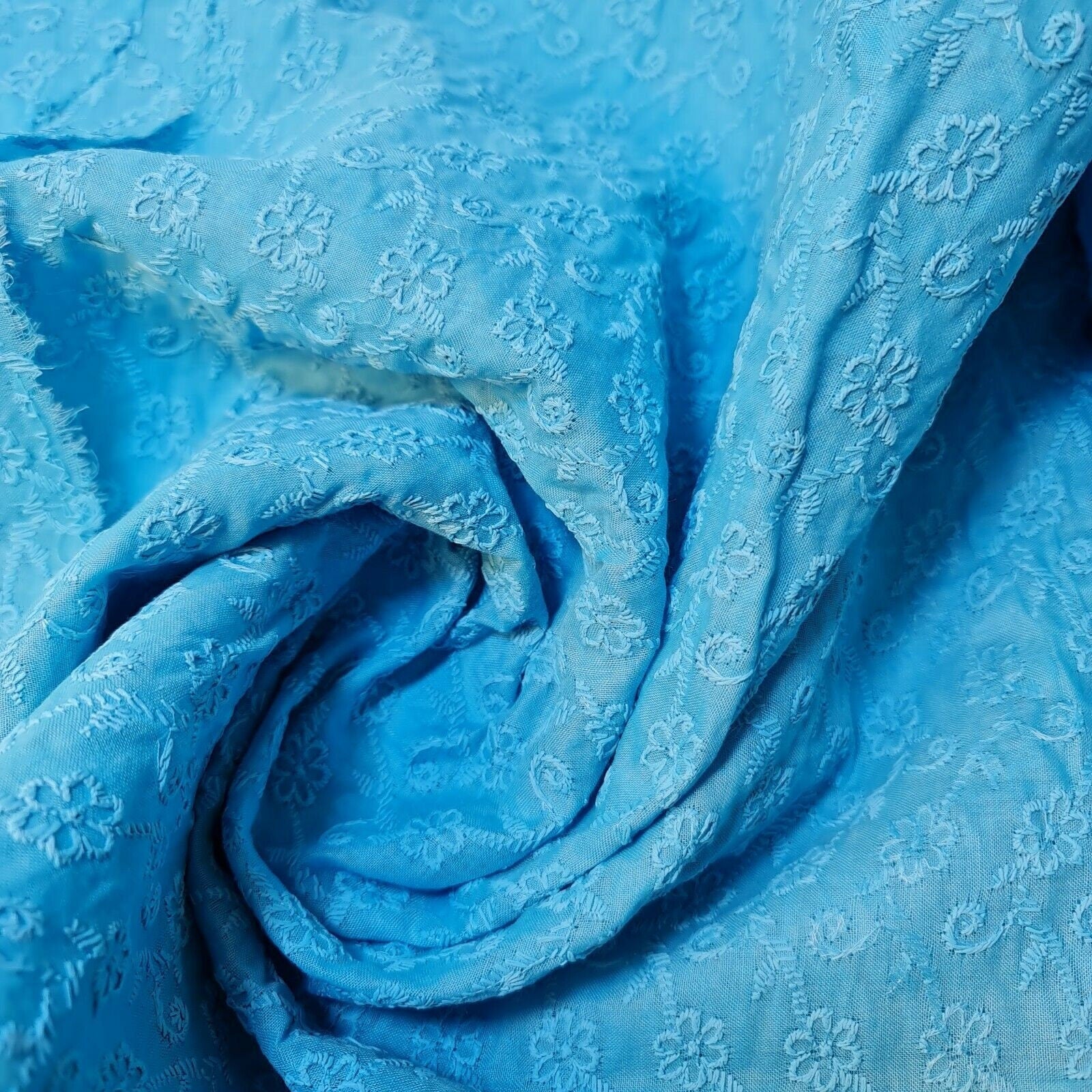 100% Cotton Lawn Broderie Anglaise Schiffli Embroidery Fabric – 44
