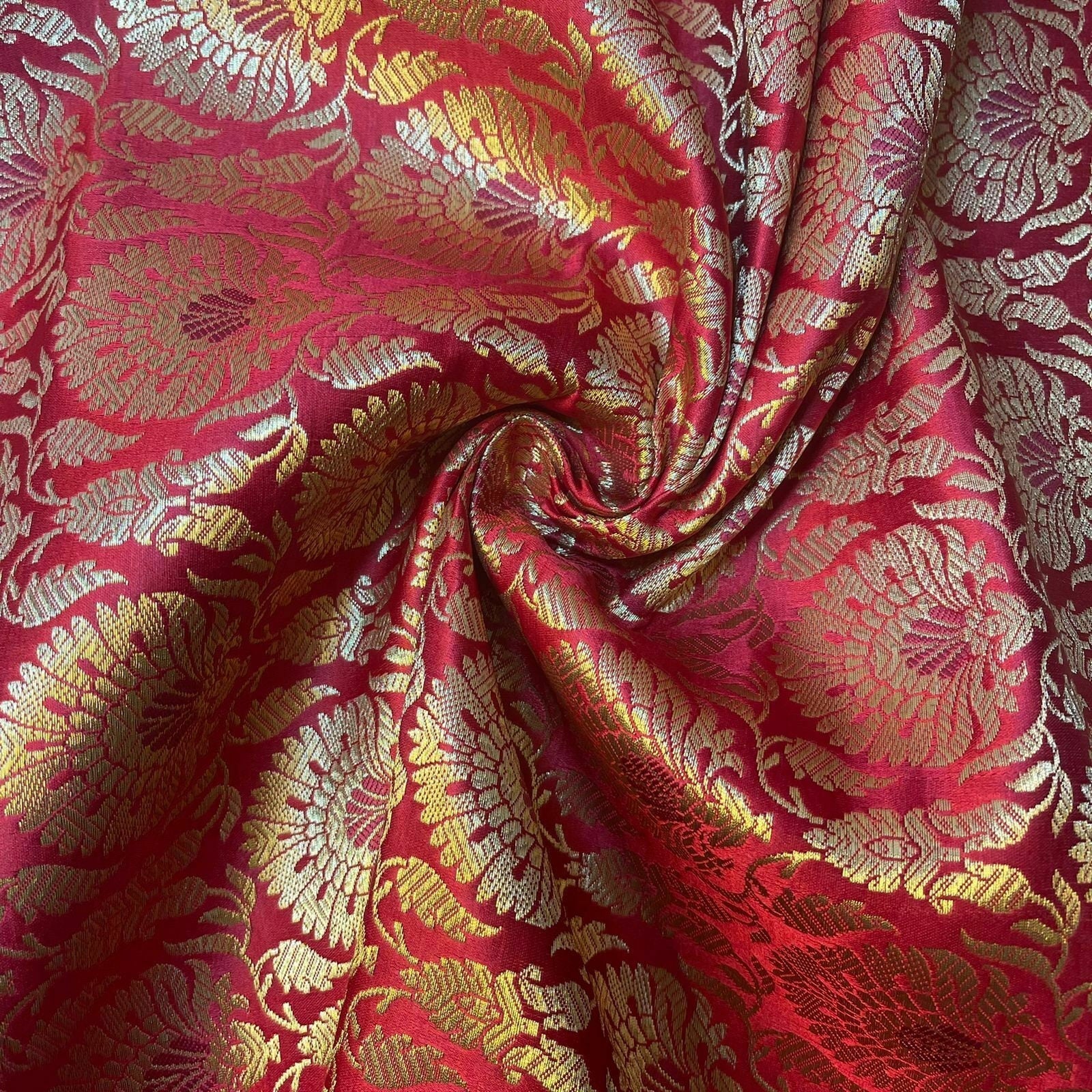 Indian Banarasi Brocade Fabric – Ornamental Floral & Peacock Gold Metallic Design, 44