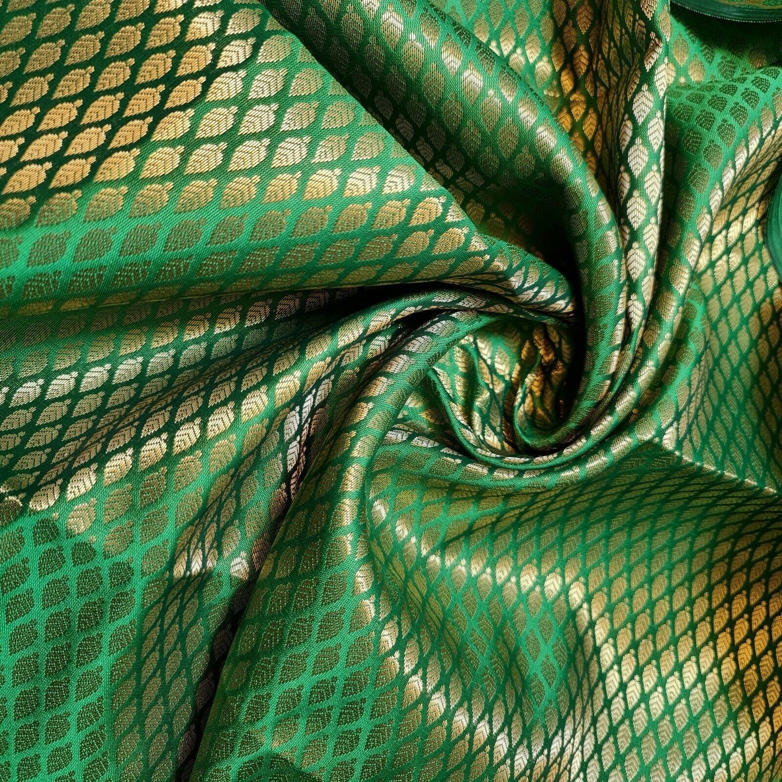 Ditsy Gold Leaf Print Brocade – 44