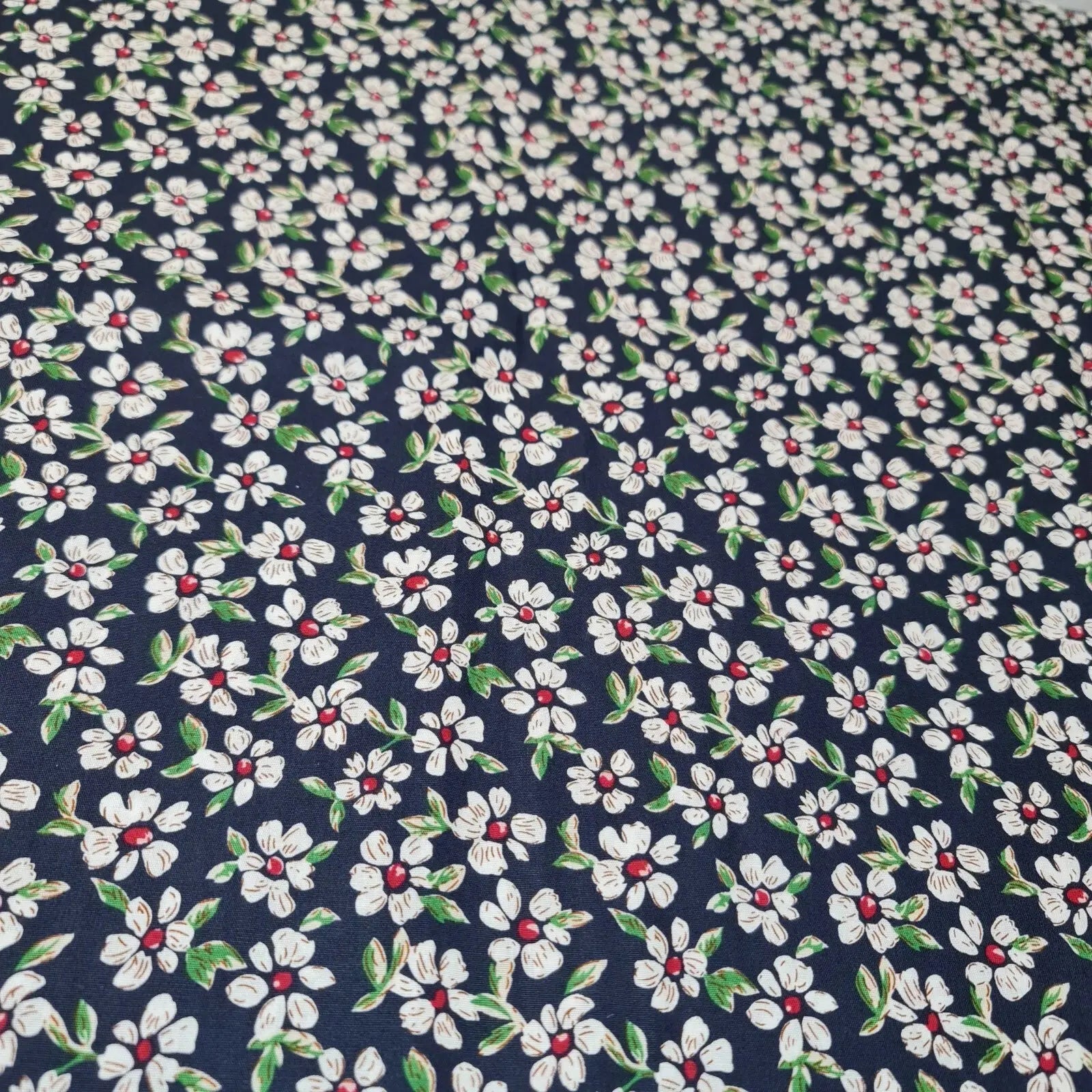 Spring Floral 100% Cotton Poplin Daisy Flower Print Fabric | 58" (147cm) Wide Dressmaking, Craft & Quilting Material – Sold by the Meter