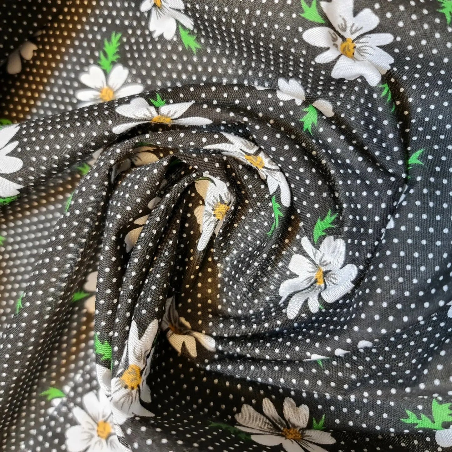 Daisy Printed Polycotton Fabric | 44" (112cm) Wide Dressmaking & Craft Material – Sold by the Metre