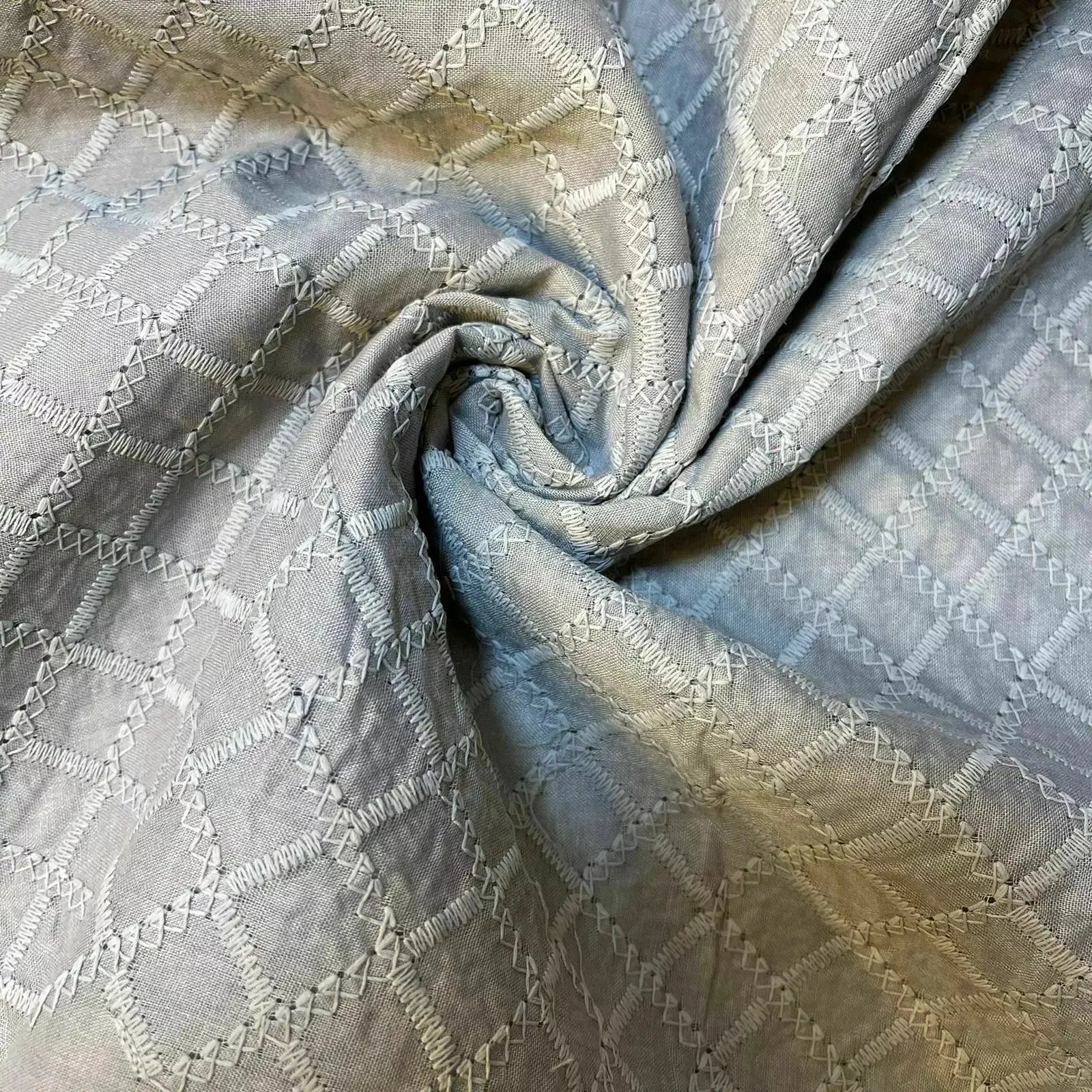 100% Cotton Lawn Broderie Anglaise Schiffli Embroidery Fabric | 44