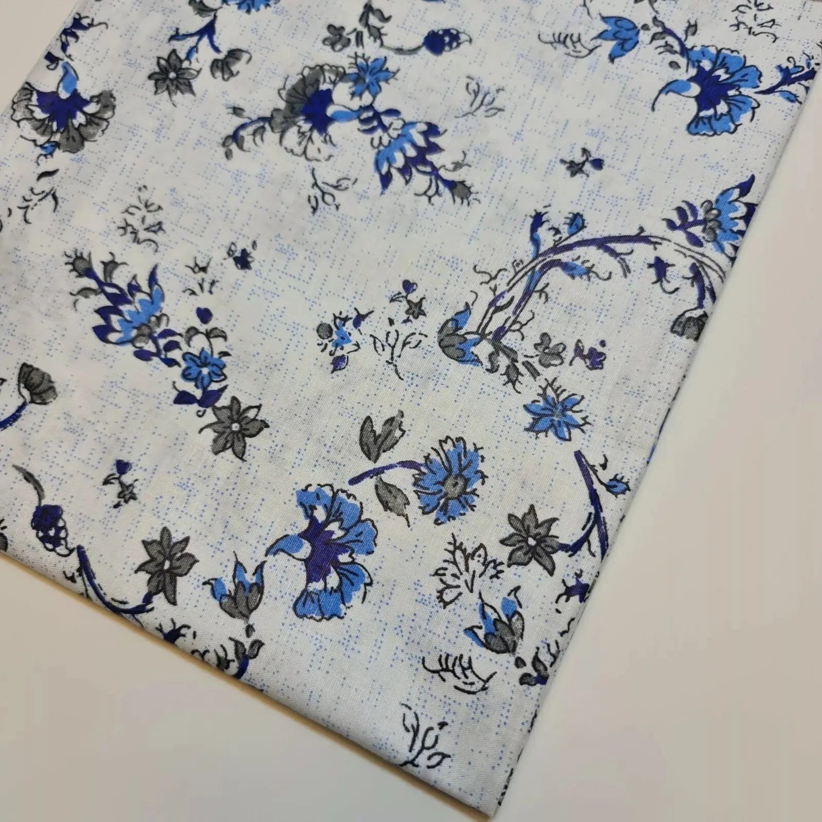100% Cotton Leopard Ditsy Floral Print Fabric | 44" (112cm) Wide Dressmaking, Quilting & Craft Material – 20 Metre Roll