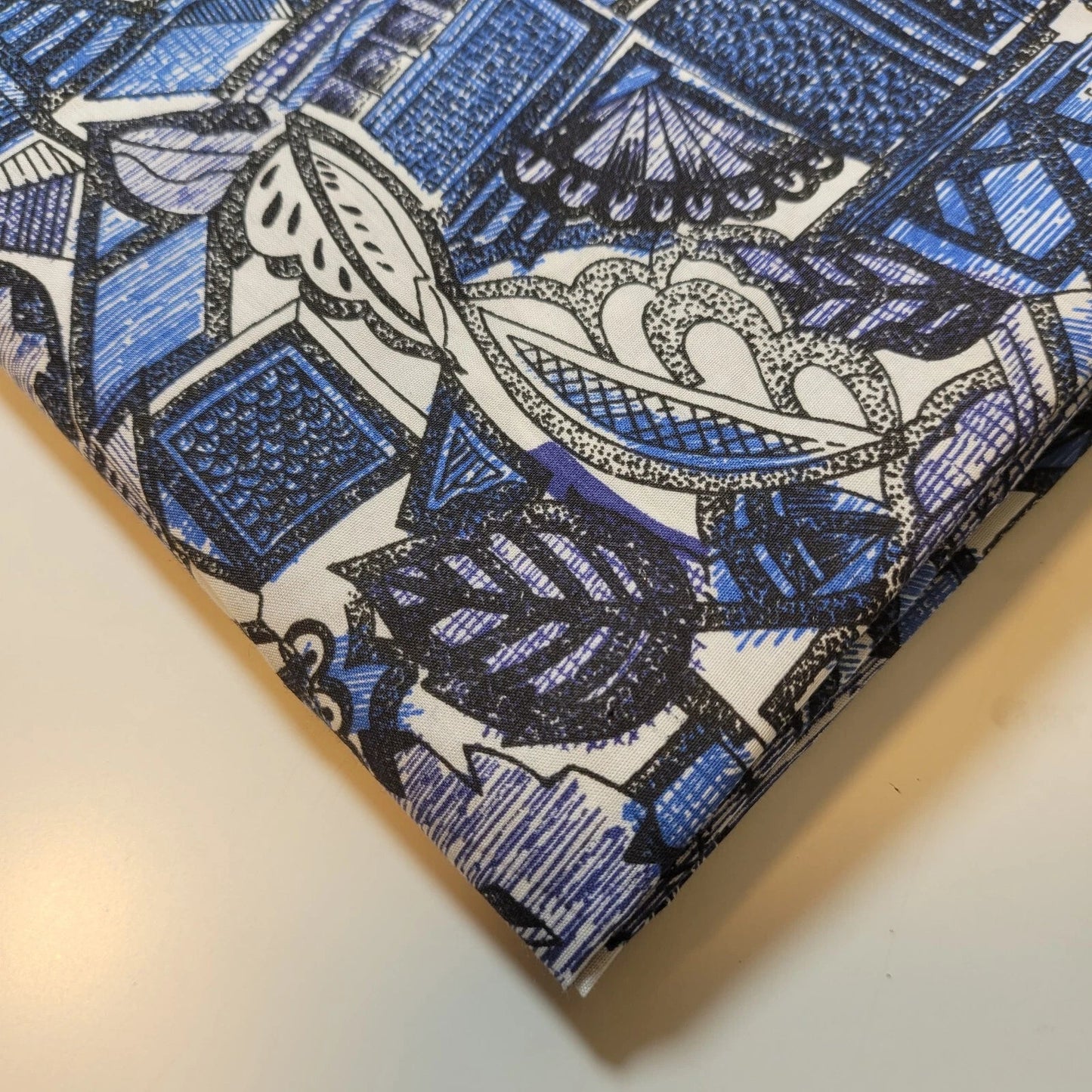 100% Cotton Vintage Floral Fabric | 44" (112cm) Wide Novelty Print for Dressmaking, Quilting & Craft Material – Sold by the Metre