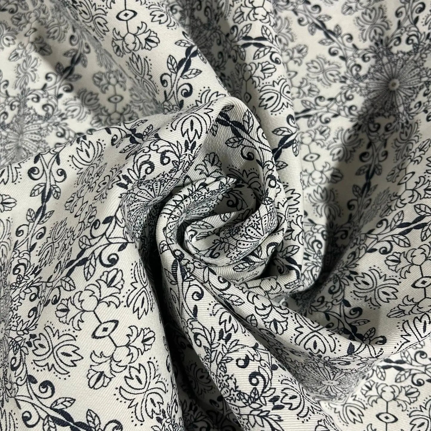 Floral 100% Cotton Paisley Fabric | 44" (112cm) Wide Dressmaking, Craft & Quilting Material – Sold by the Meter  Mandala Floral