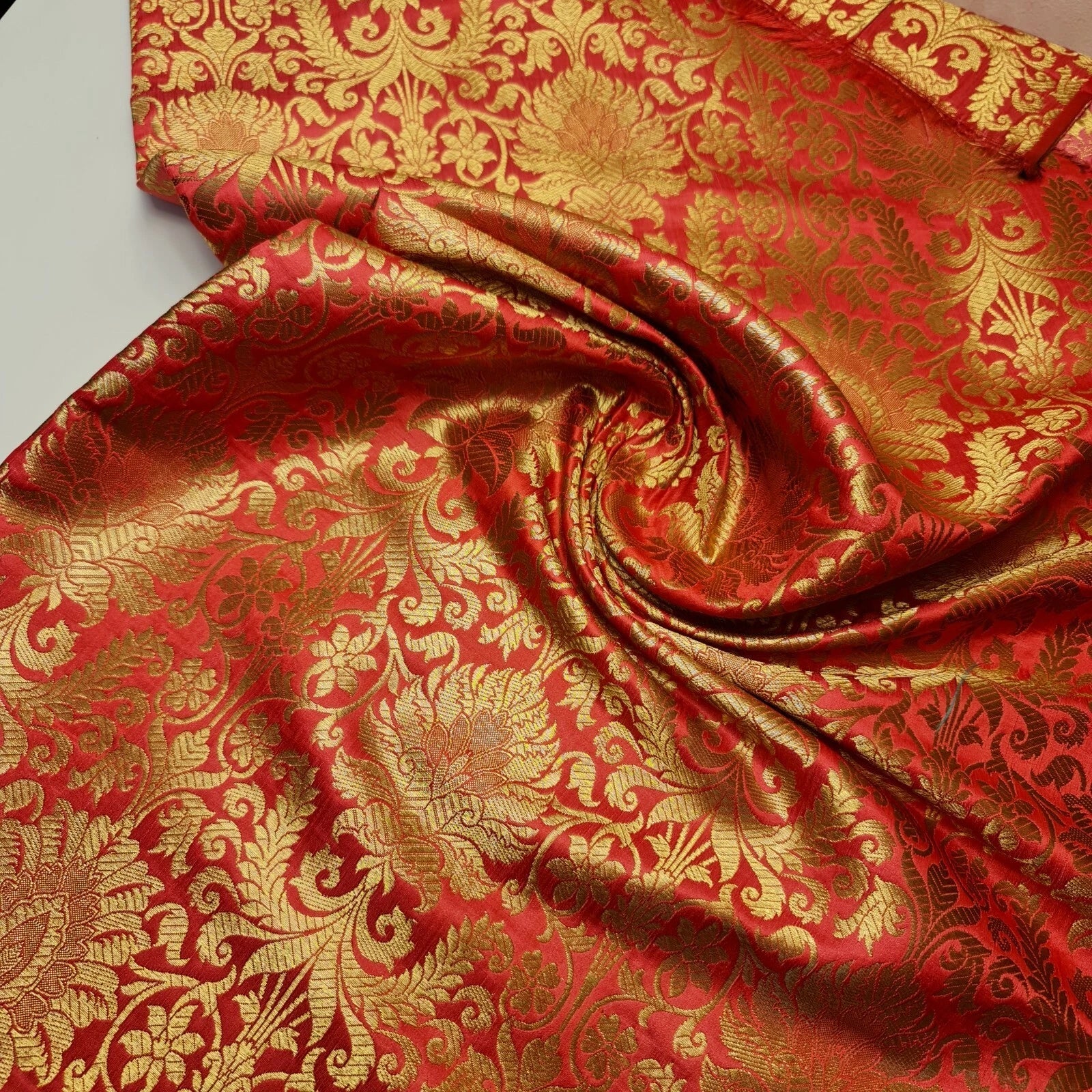 Floral Gold Leaf Damask Banarasi Brocade Fabric – Ornamental Metallic Indian Jacquard 44