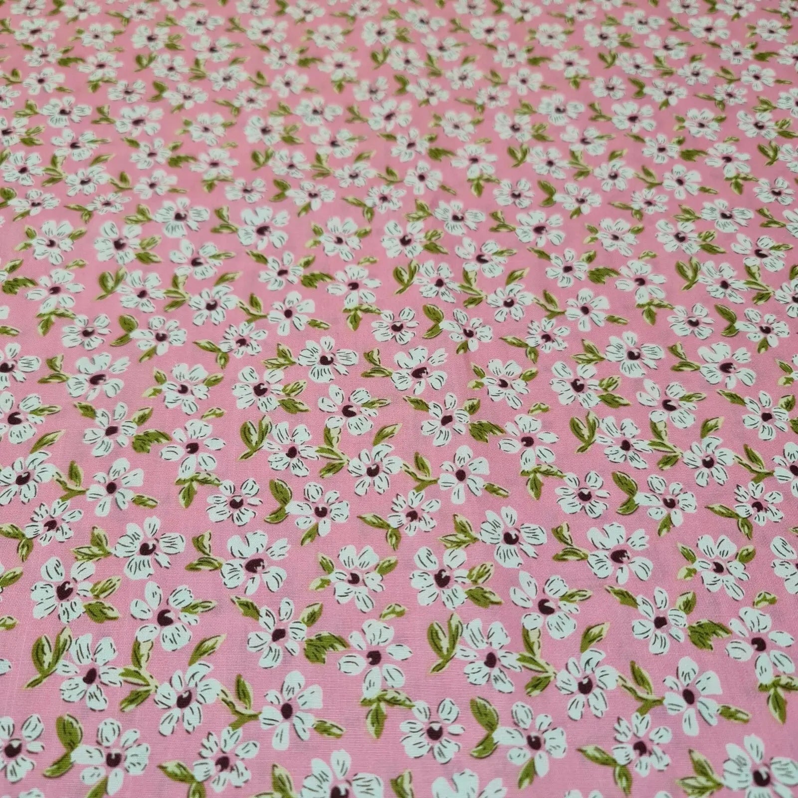 Spring Floral 100% Cotton Poplin Daisy Flower Print Fabric | 58" (147cm) Wide Dressmaking, Craft & Quilting Material – Sold by the Meter