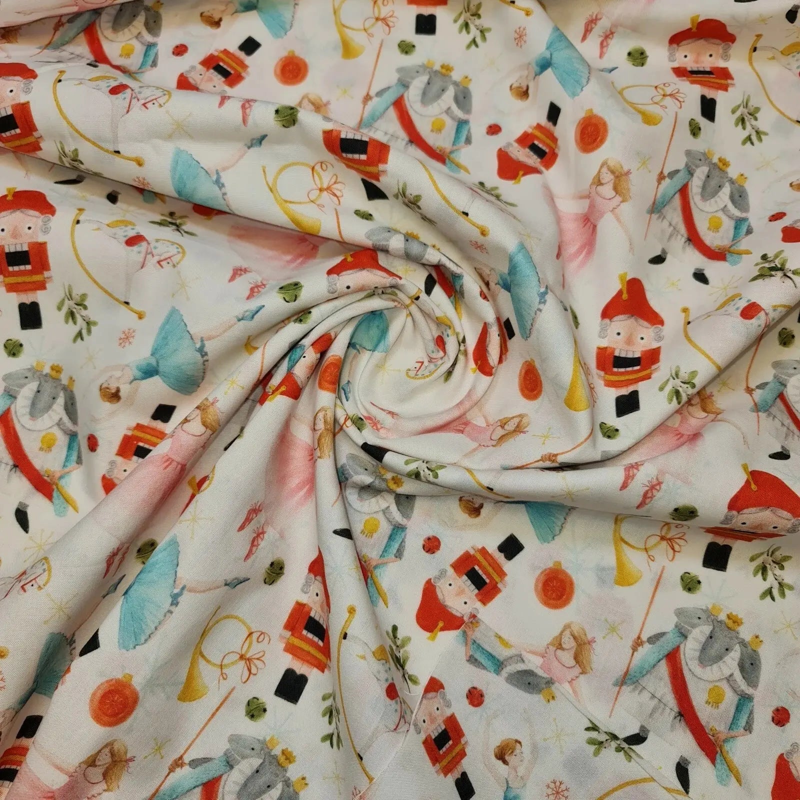 100% Cotton Disney Licensed Character Print Fabric | 58" (147cm) Wide Dressmaking, Patchwork & Craft Material – Sold by the Meter