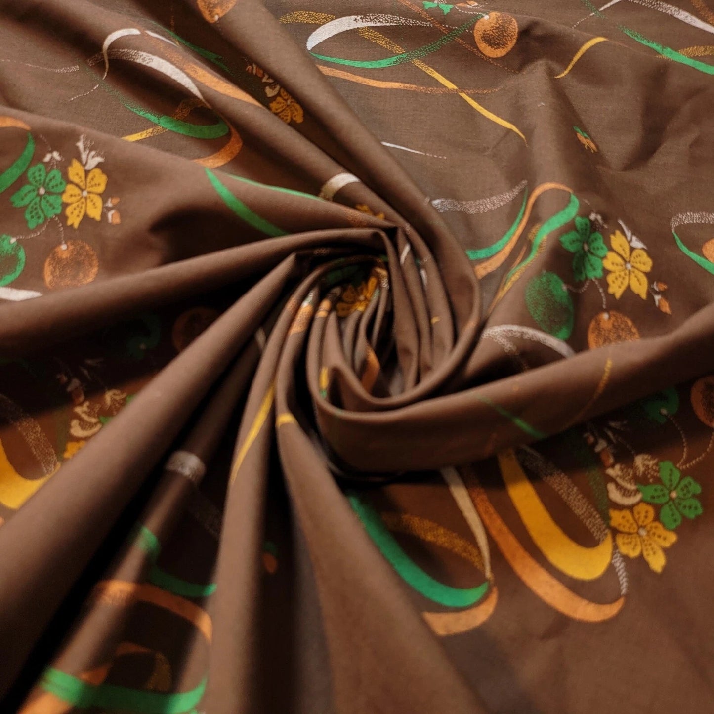 100% Cotton Vintage Floral Fabric | 44" (112cm) Wide Novelty Print for Dressmaking, Quilting & Craft Material – Sold by the Metre  Brown Splash