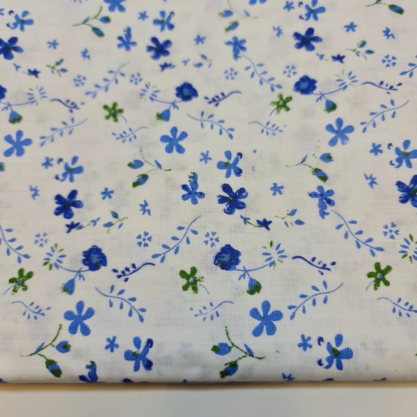 100% Cotton Printed Fabric | Leopard, Ditsy, Vintage, Polka & Rose Floral Designs – 44" (112cm) Wide Soft Dressmaking & Craft Material – Sold by the Metre