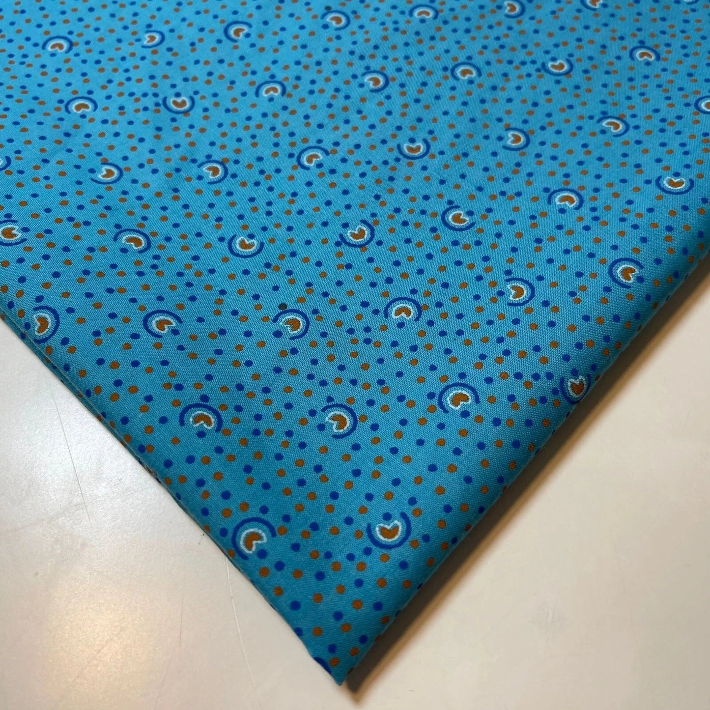 100% Cotton Vintage Floral Fabric | 44" (112cm) Wide Novelty Print for Dressmaking, Quilting & Craft Material – Sold by the Metre