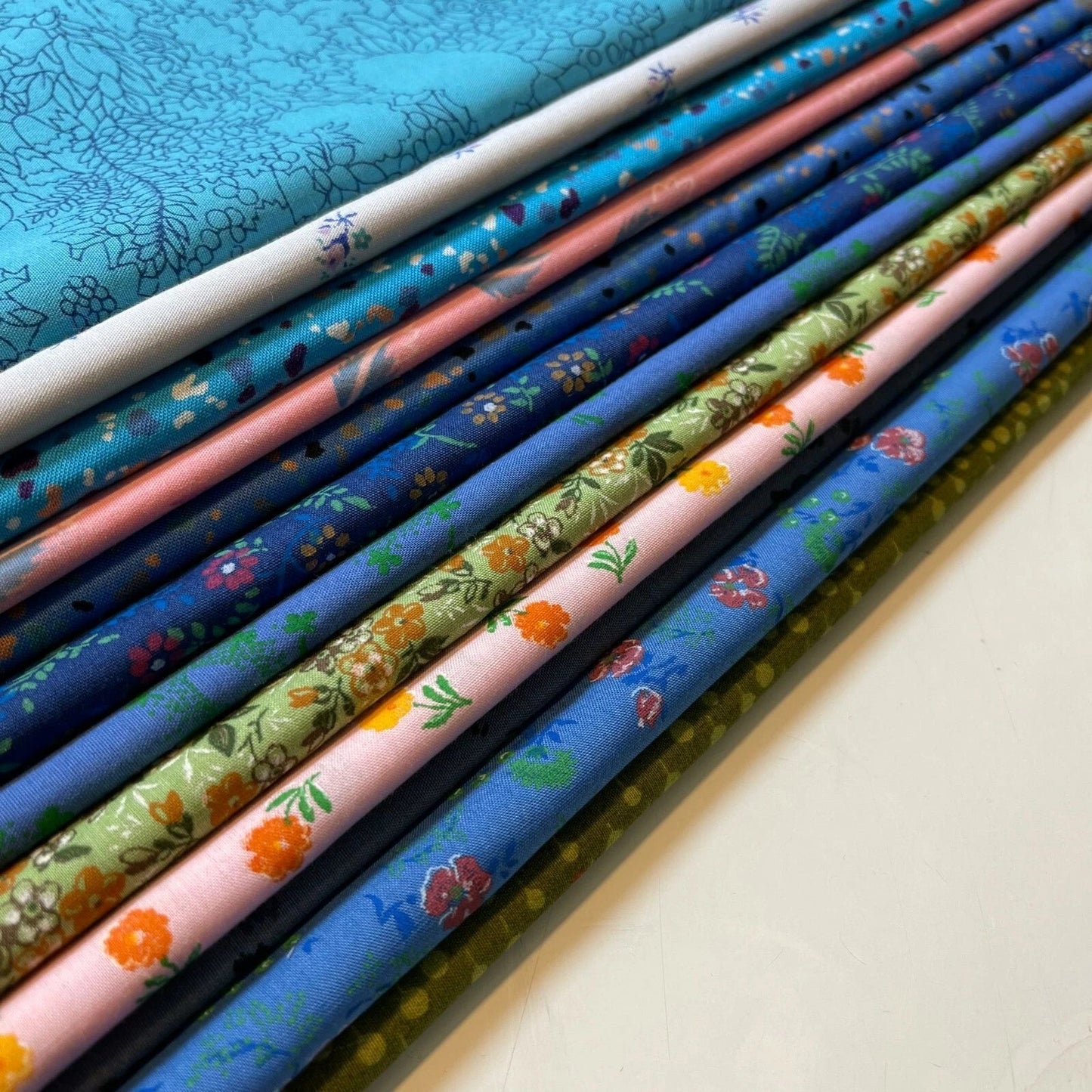 100% Cotton Vintage Floral Fabric | 44" (112cm) Wide Novelty Print for Dressmaking, Quilting & Craft Material – Sold by the Metre