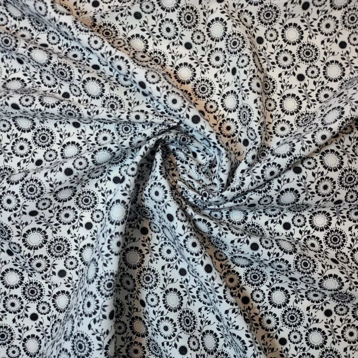 100% Cotton Quilting Fabric | Floral Dress, Craft, Costume & Patchwork Material – 44" (112cm) Wide – Sold by the Metre