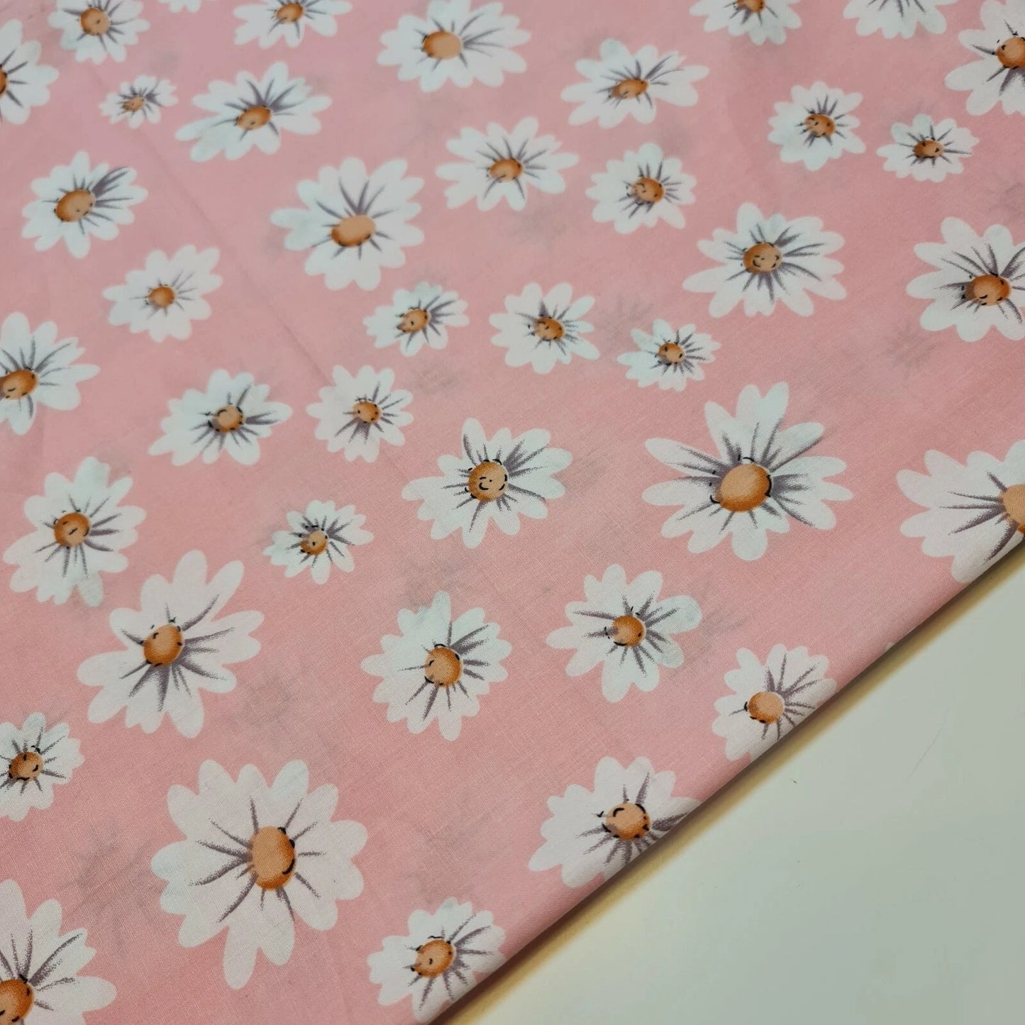 100% Cotton Poplin Daisy Flower Fabric | 58" (147cm) Wide Dressmaking, Craft & Quilting Material – Sold by the Meter
