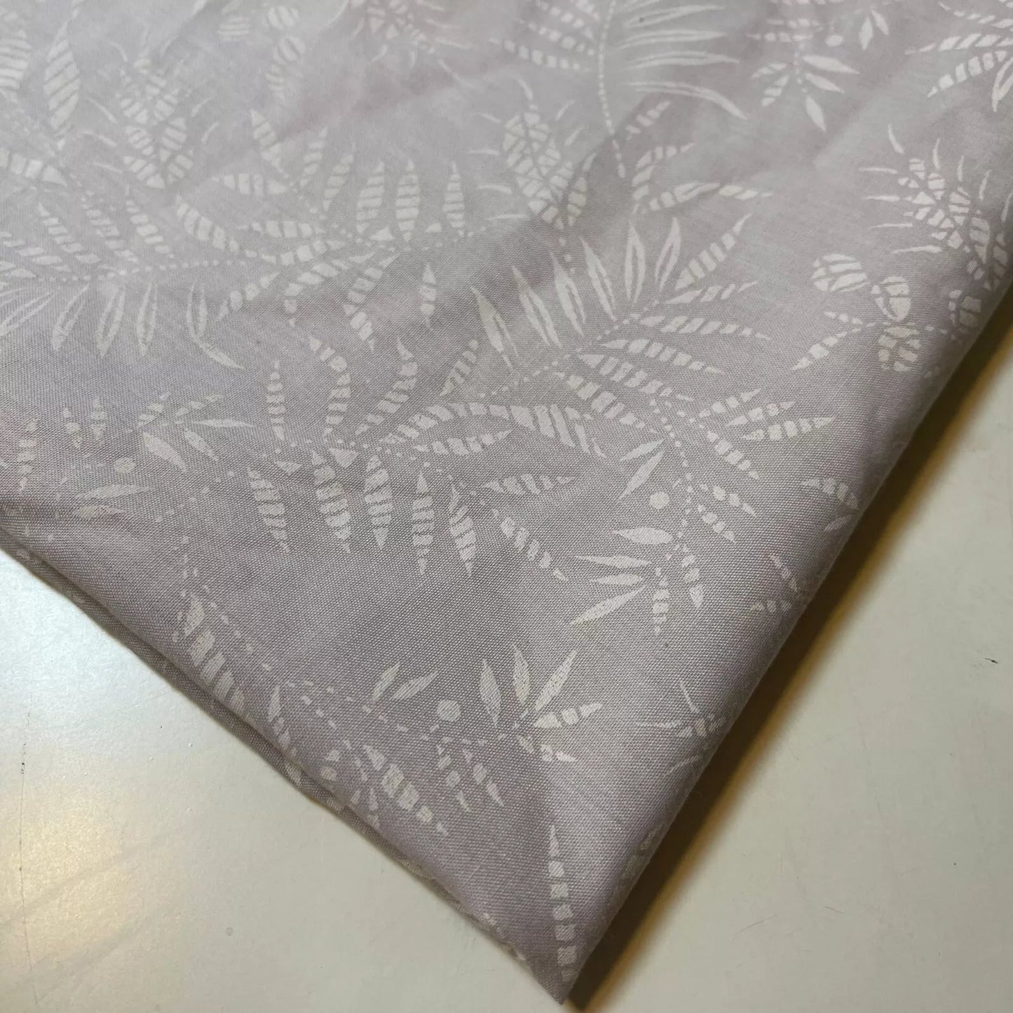 100% Cotton Vintage Floral Fabric | 44" (112cm) Wide Novelty Print for Dressmaking, Quilting & Craft Material – Sold by the Metre