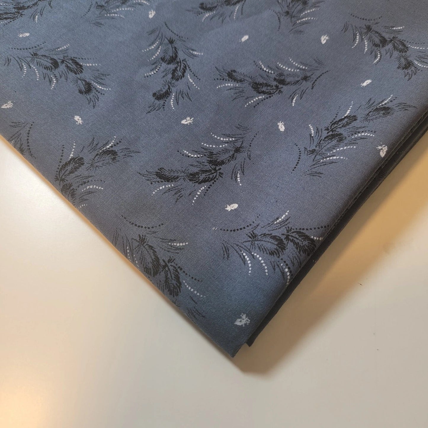 100% Cotton Vintage Floral Fabric | 44" (112cm) Wide Novelty Print for Dressmaking, Quilting & Craft Material – Sold by the Metre