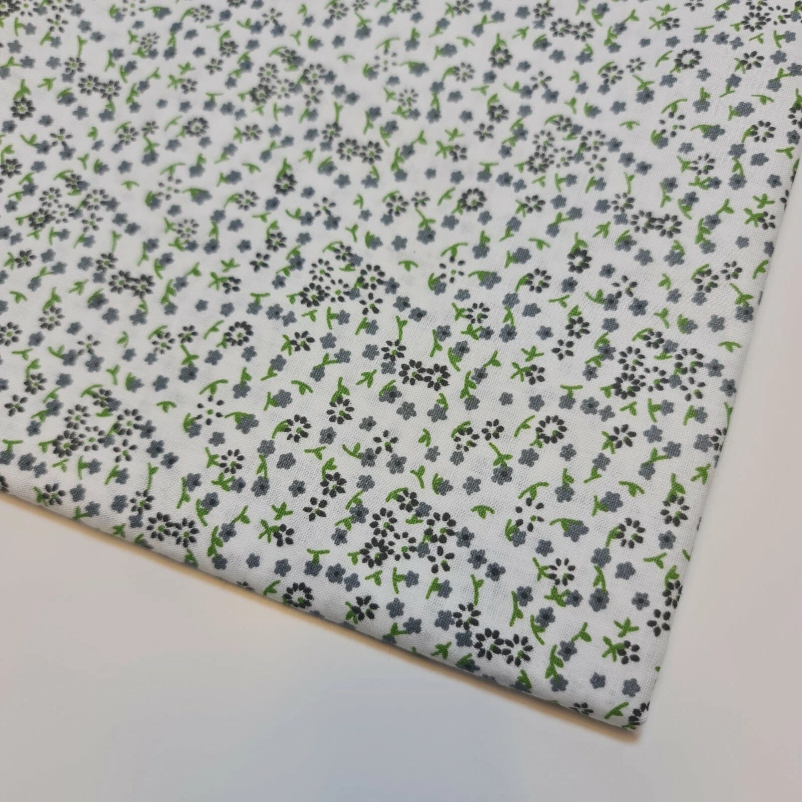 100% Cotton Printed Fabric | Leopard, Ditsy, Vintage, Polka & Rose Floral Designs – 44" (112cm) Wide Soft Dressmaking & Craft Material – Sold by the Metre