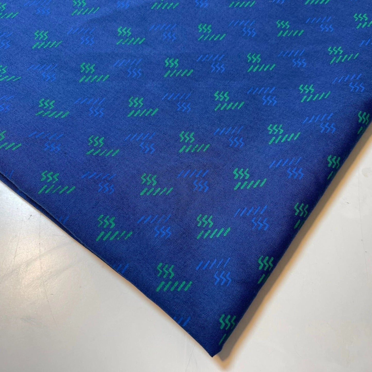 100% Cotton Vintage Floral Fabric | 44" (112cm) Wide Novelty Print for Dressmaking, Quilting & Craft Material – Sold by the Metre