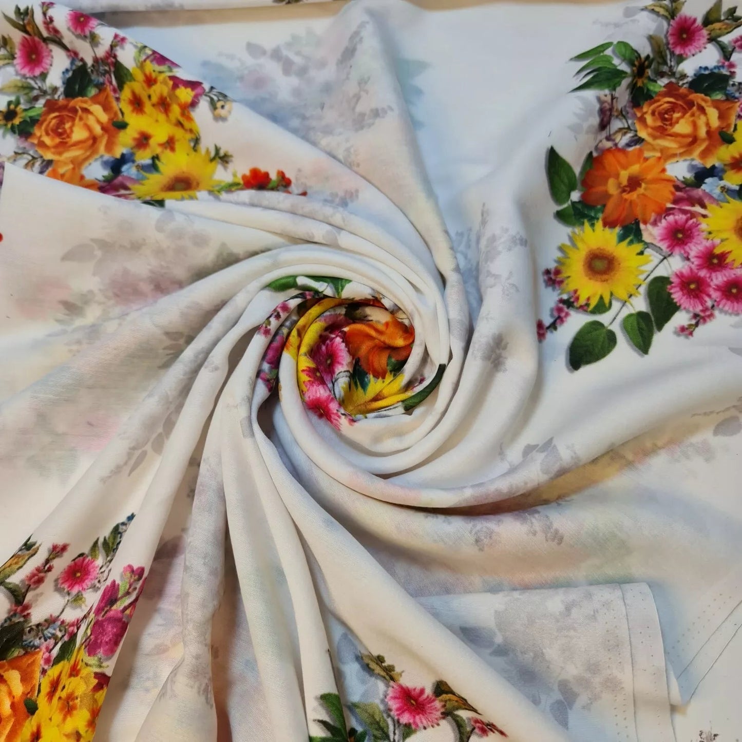 Digital Floral Print Polycotton Fabric | 44" (112cm) Wide Soft Lightweight Dressmaking & Craft Material – Sold by the Metre  3213