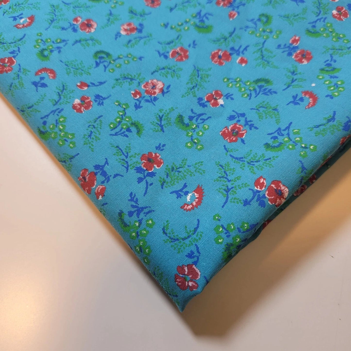 100% Cotton Vintage Floral Fabric | 44" (112cm) Wide Novelty Print for Dressmaking, Quilting & Craft Material – Sold by the Metre