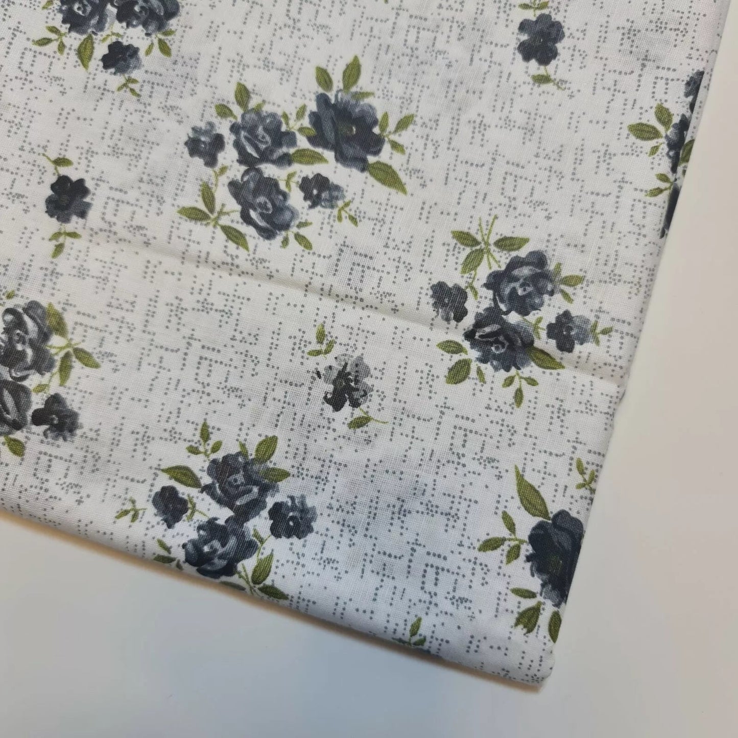 100% Cotton Printed Fabric | Leopard, Ditsy, Vintage, Polka & Rose Floral Designs – 44" (112cm) Wide Soft Dressmaking & Craft Material – Sold by the Metre