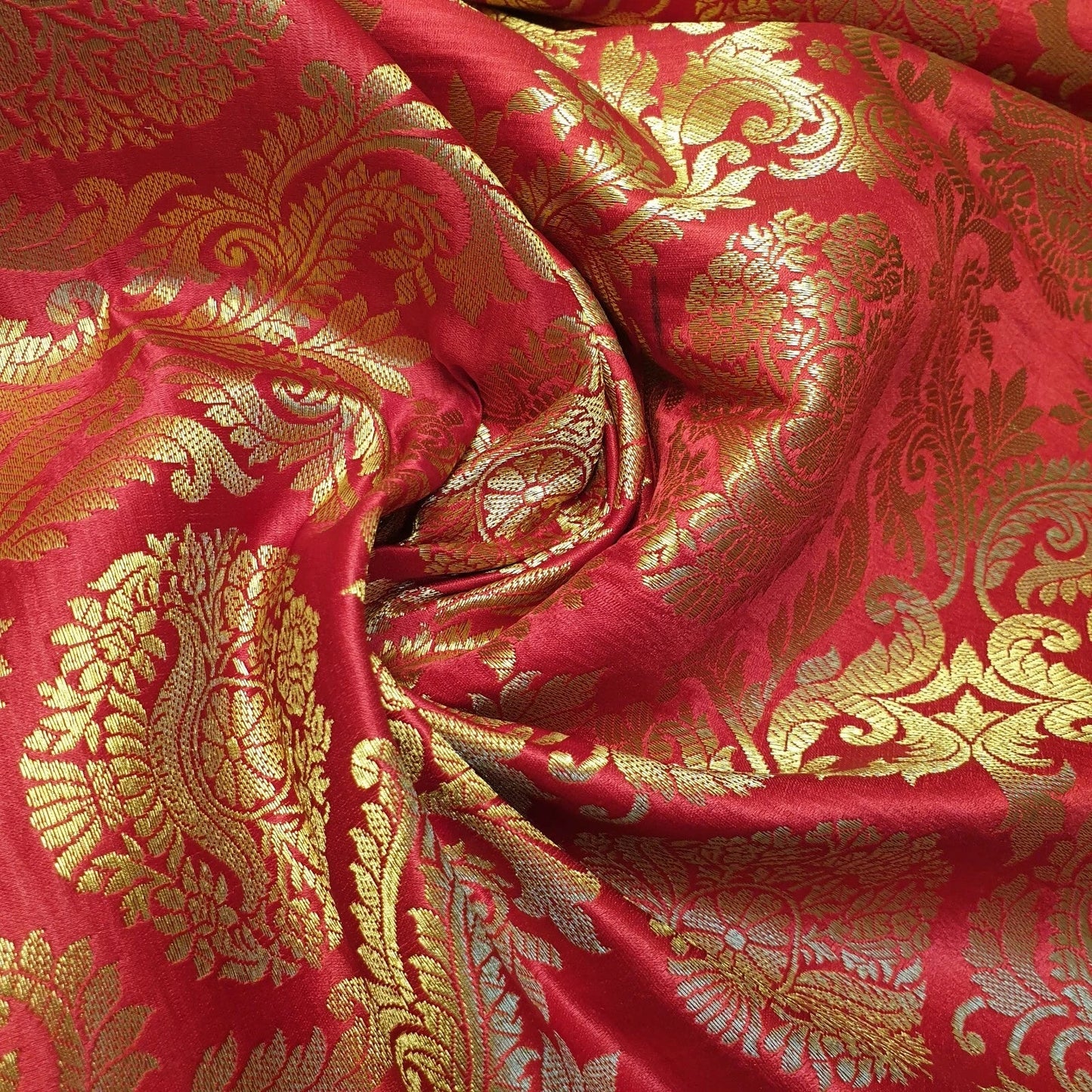 Brocade Ornamental Floral Fabric | Gold Metallic Jacquard 44" (112cm) Wide Dressmaking, Costume & Craft Material – Sold by the Metre  Red
