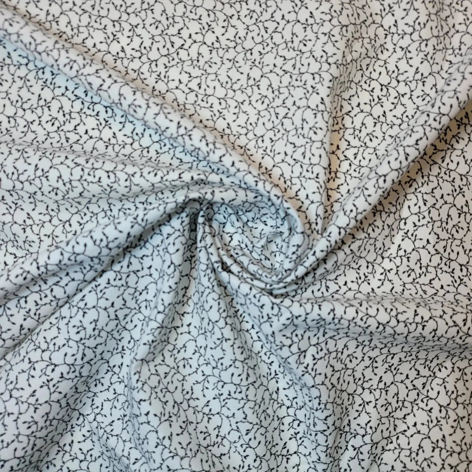 100% Cotton Quilting Fabric | Floral Dress, Craft, Costume & Patchwork Material – 44