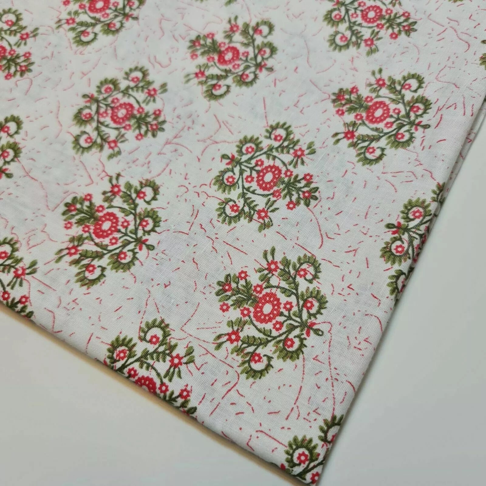 100% Cotton Leopard Ditsy Floral Print Fabric – 44
