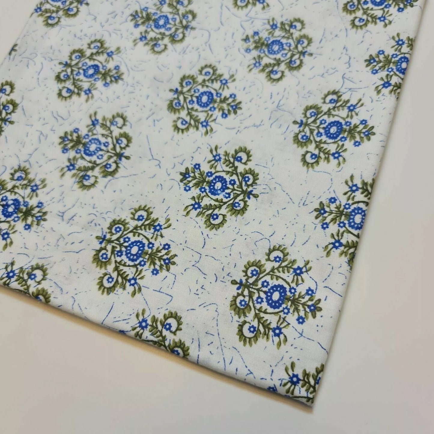 100% Cotton Leopard Ditsy Floral Print Fabric – 44" Wide for Dressmaking, Quilting & Crafts – 20 Metre Roll