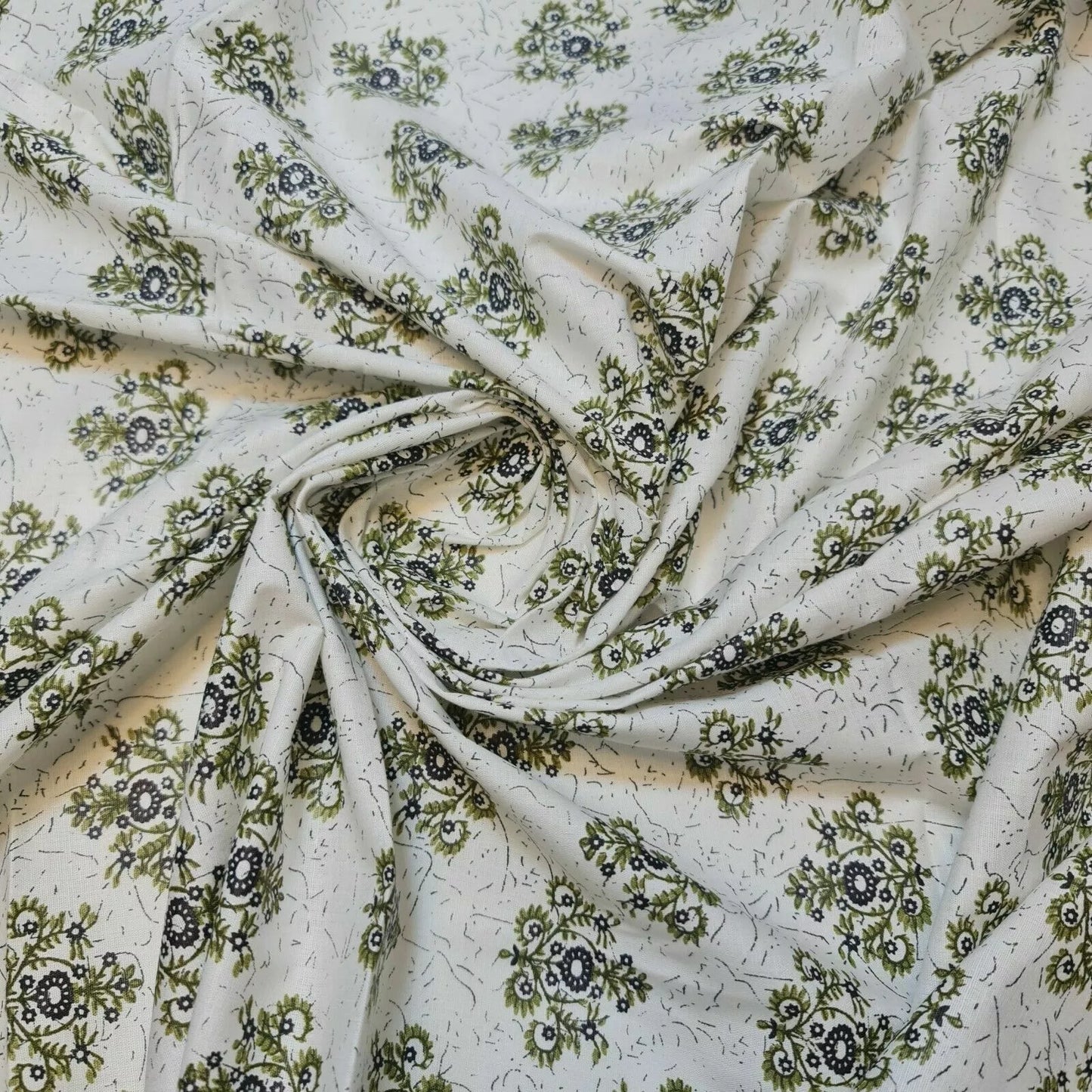 100% Cotton Leopard Ditsy Floral Print Fabric – 44" Wide for Dressmaking, Quilting & Crafts – 20 Metre Roll