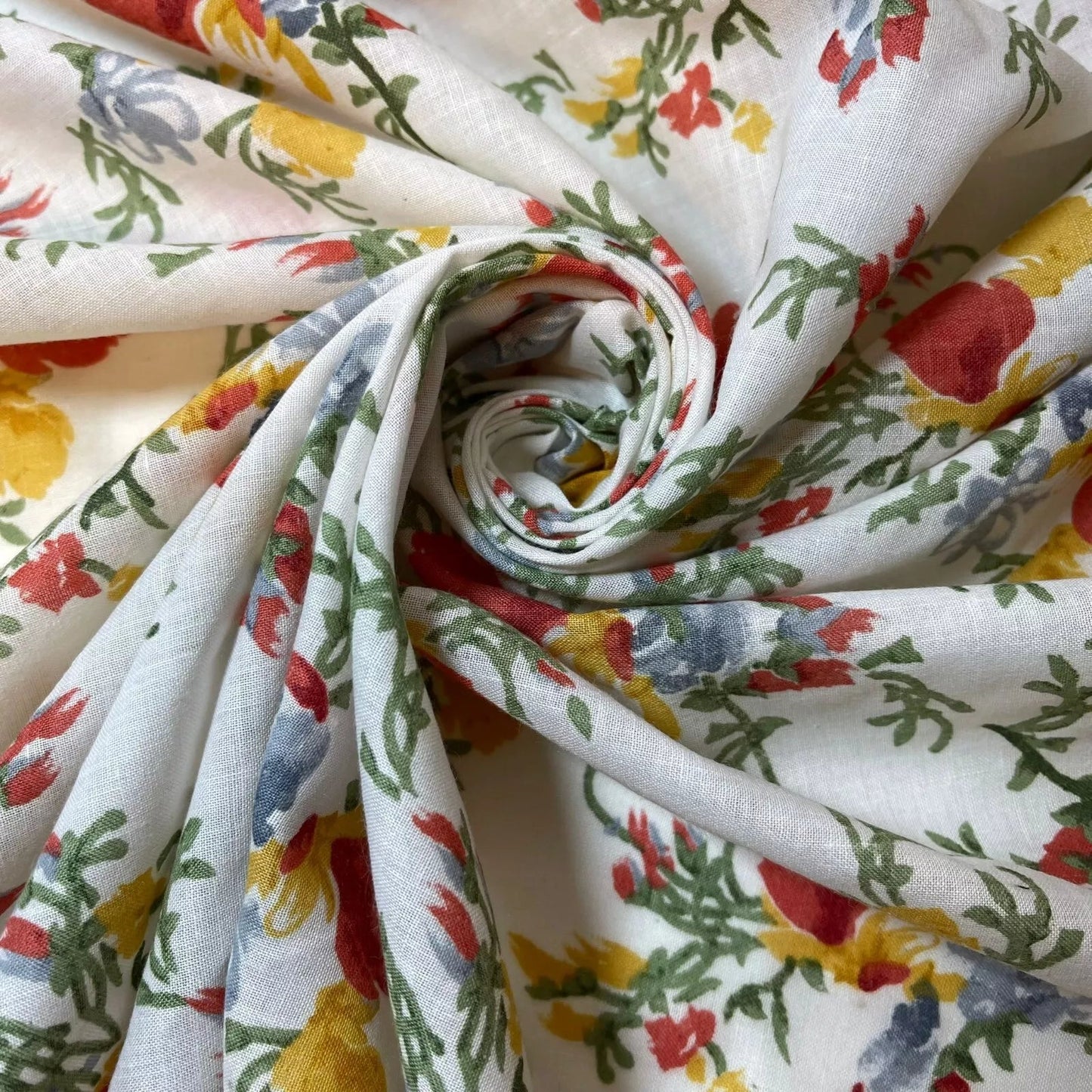 100% Cotton Vintage Floral Japanese Print Fabric | 58" (147cm) Wide Soft Dressmaking, Sarong & Draping Material – Sold by the Metre  Ivory Red Floral