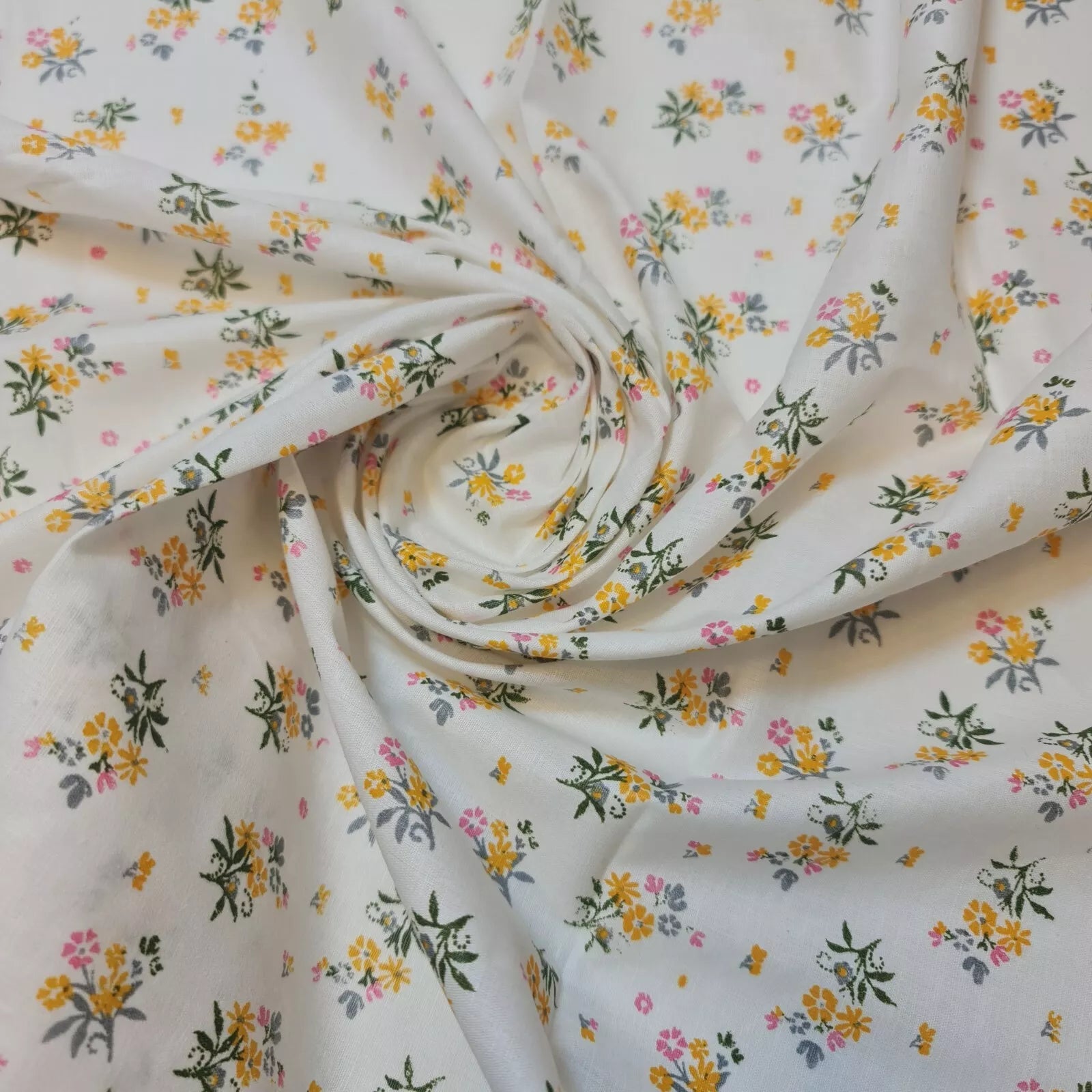 100% Cotton Leopard Ditsy Floral Print Fabric – 44