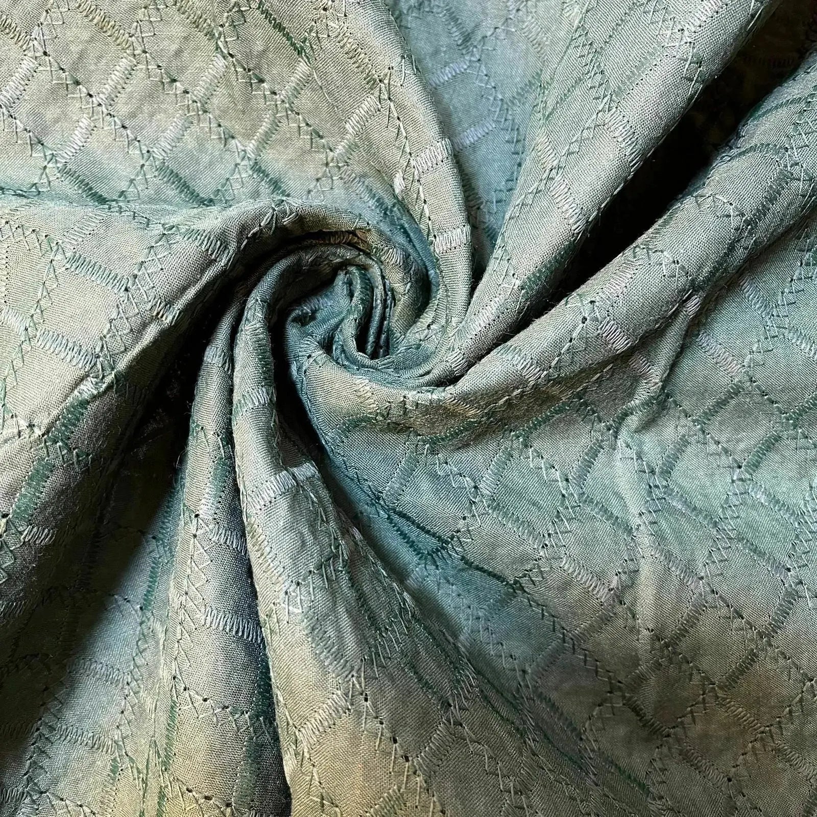 100% Cotton Lawn Broderie Anglaise Schiffli Embroidery Fabric | 44