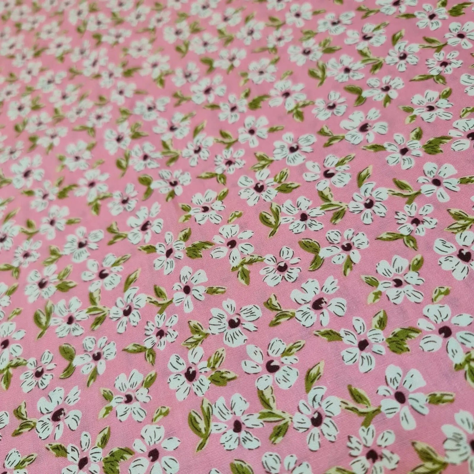 Spring Floral 100% Cotton Poplin Daisy Flower Print Fabric | 58" (147cm) Wide Dressmaking, Craft & Quilting Material – Sold by the Meter
