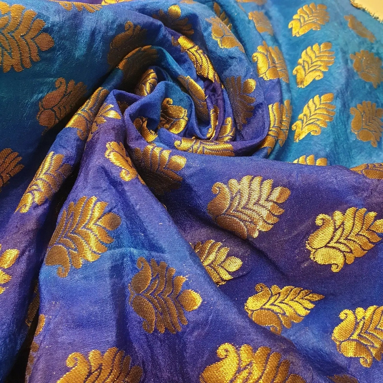 Royal Emblem Indian Vintage Tie Dye Jacquard Banarasi Brocade Fabric | 44