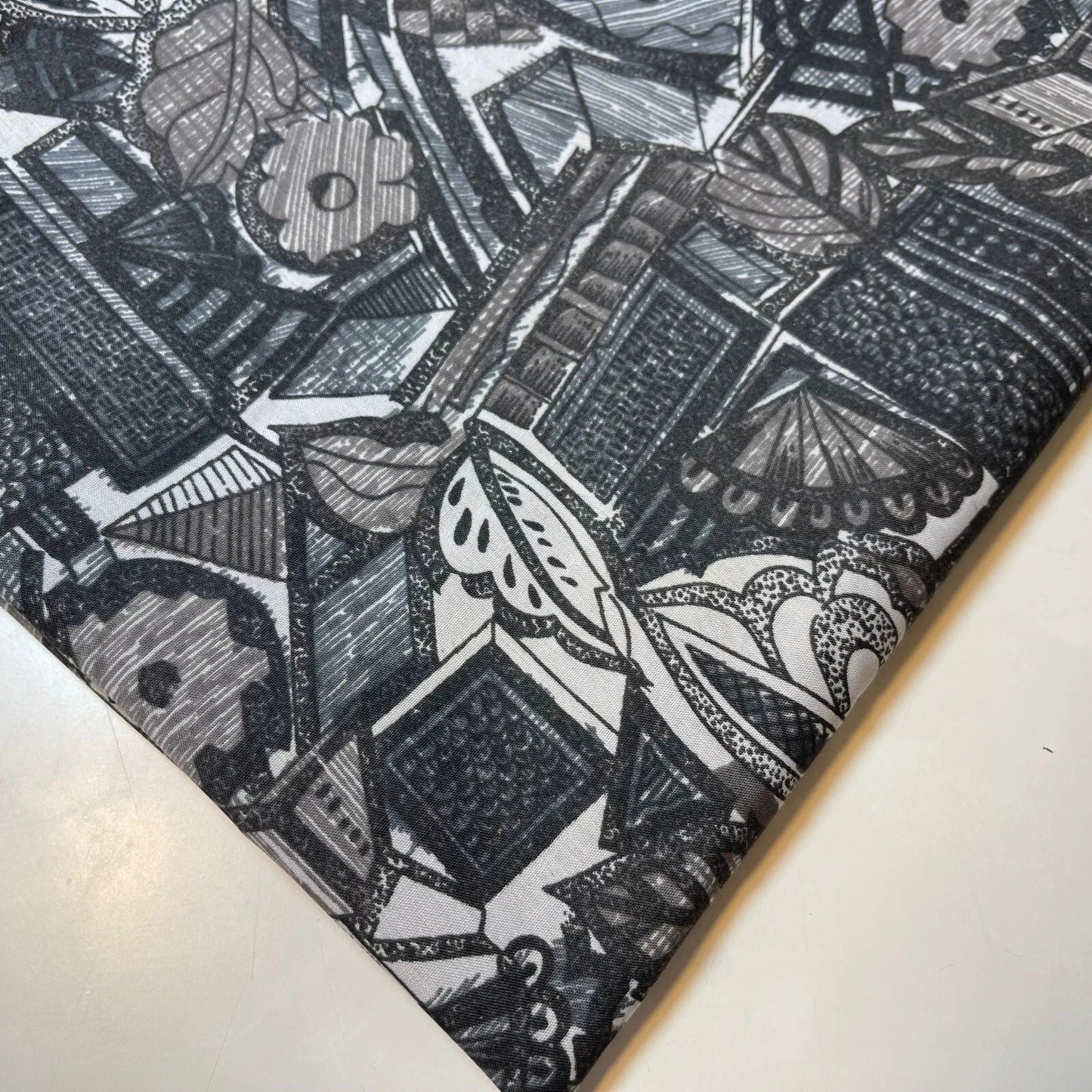 100% Cotton Vintage Floral Fabric | 44" (112cm) Wide Novelty Print for Dressmaking, Quilting & Craft Material – Sold by the Metre