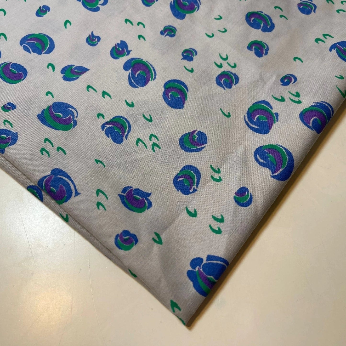 100% Cotton Vintage Floral Fabric | 44" (112cm) Wide Novelty Print for Dressmaking, Quilting & Craft Material – Sold by the Metre