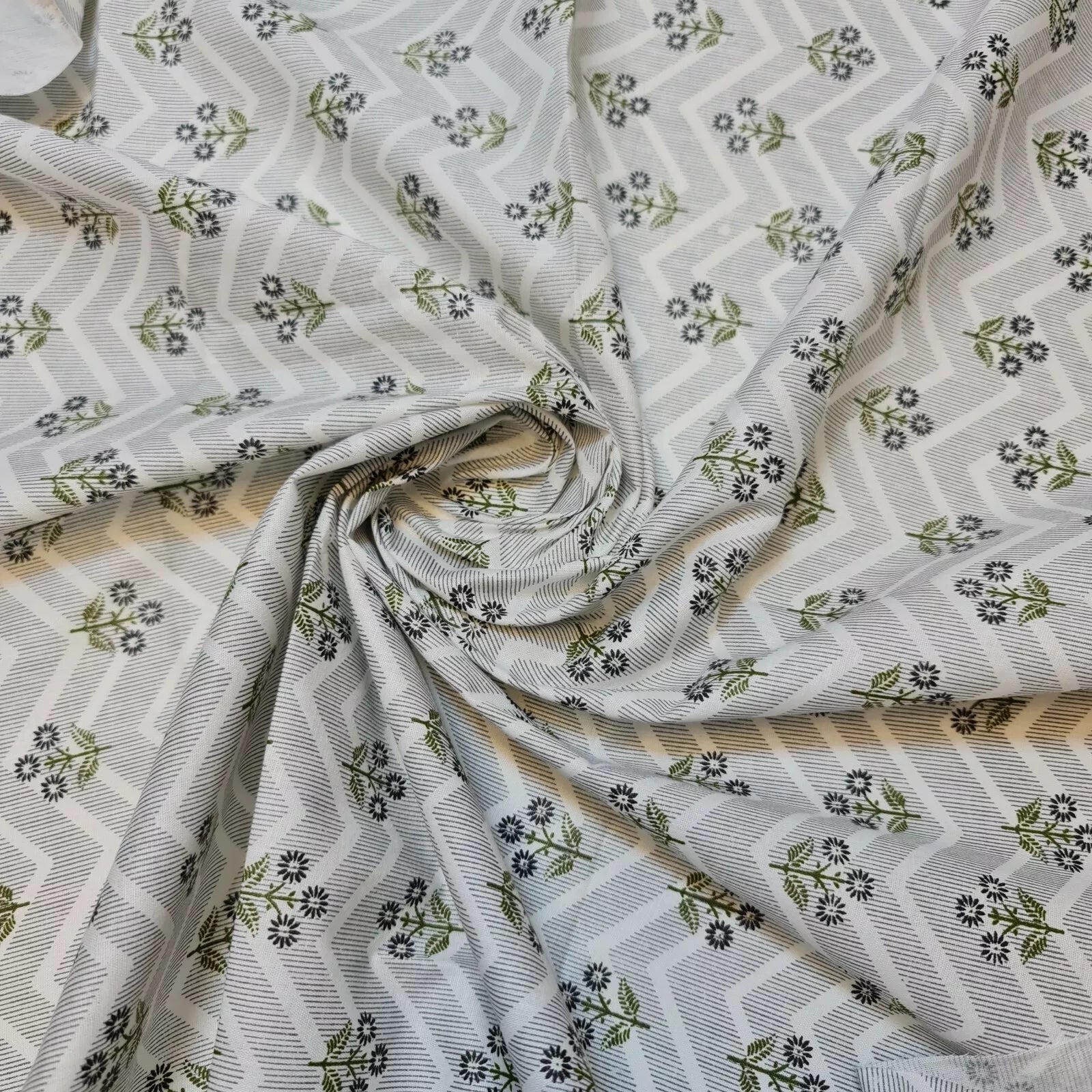 100% Cotton Printed Fabric | Leopard, Ditsy, Vintage, Polka & Rose Floral Designs – 44