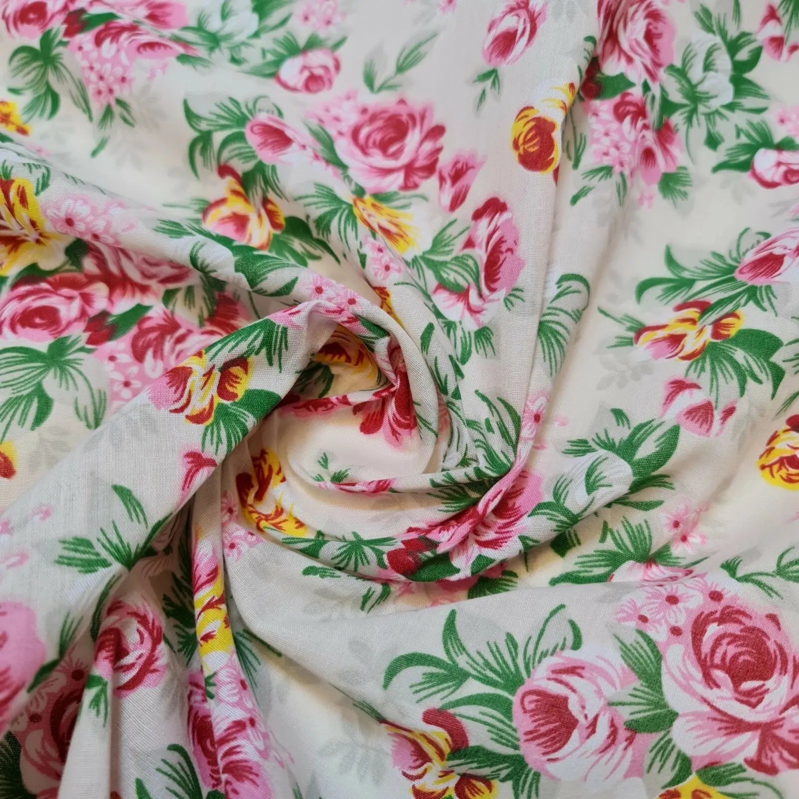 Vintage Floral Rose Polycotton Fabric | 44